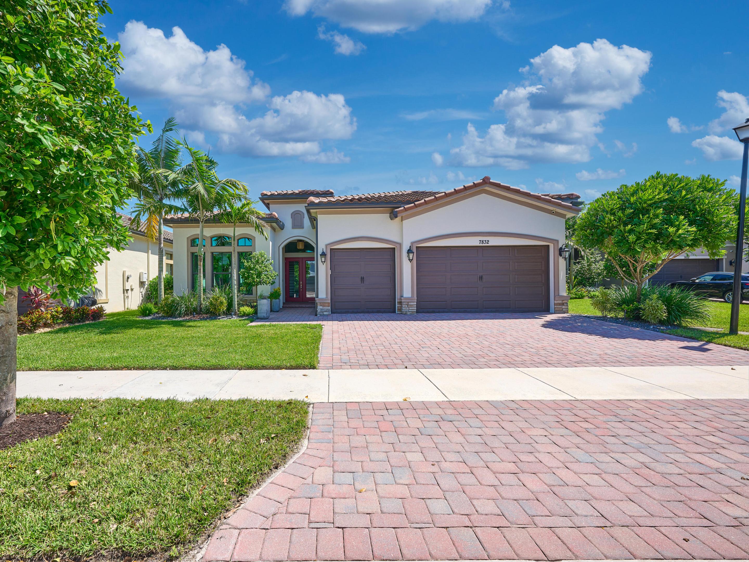 7832 Deer Lake Court Property Photo 1