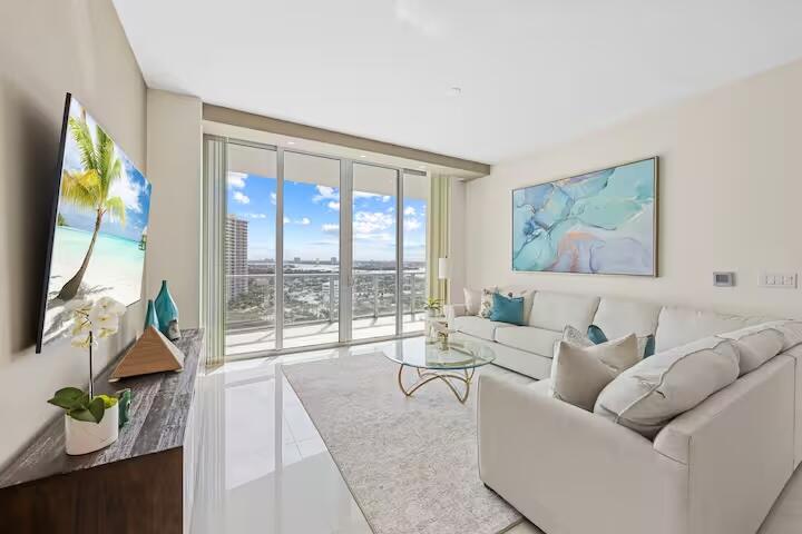 3100 N Ocean Drive H1707 Property Photo 14