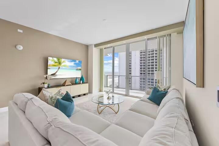 3100 N Ocean Drive H1707 Property Photo 15