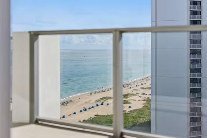 3100 N Ocean Drive H1707 Property Photo 34