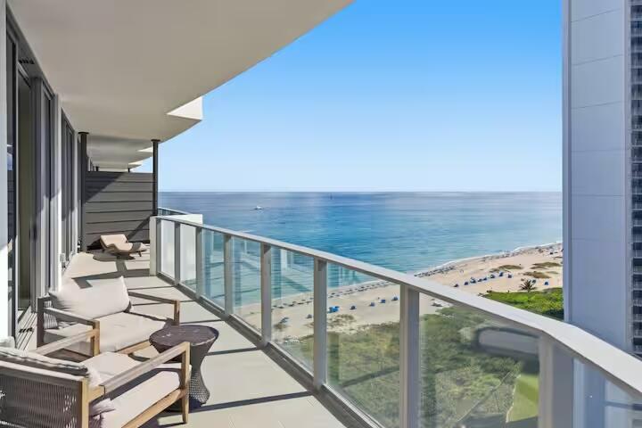 3100 N Ocean Drive H1707 Property Photo 1