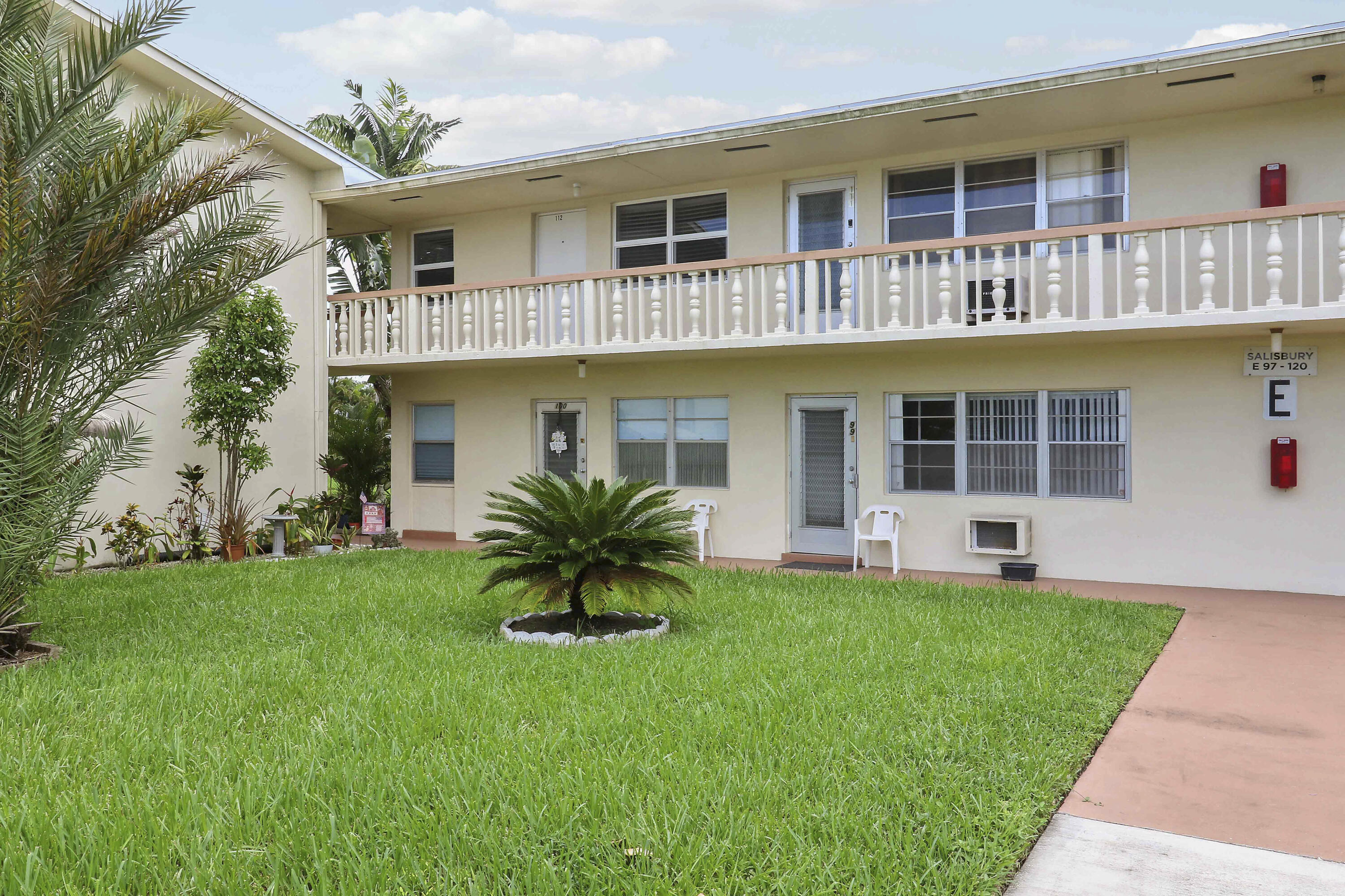 112 Salisbury E Property Photo 1