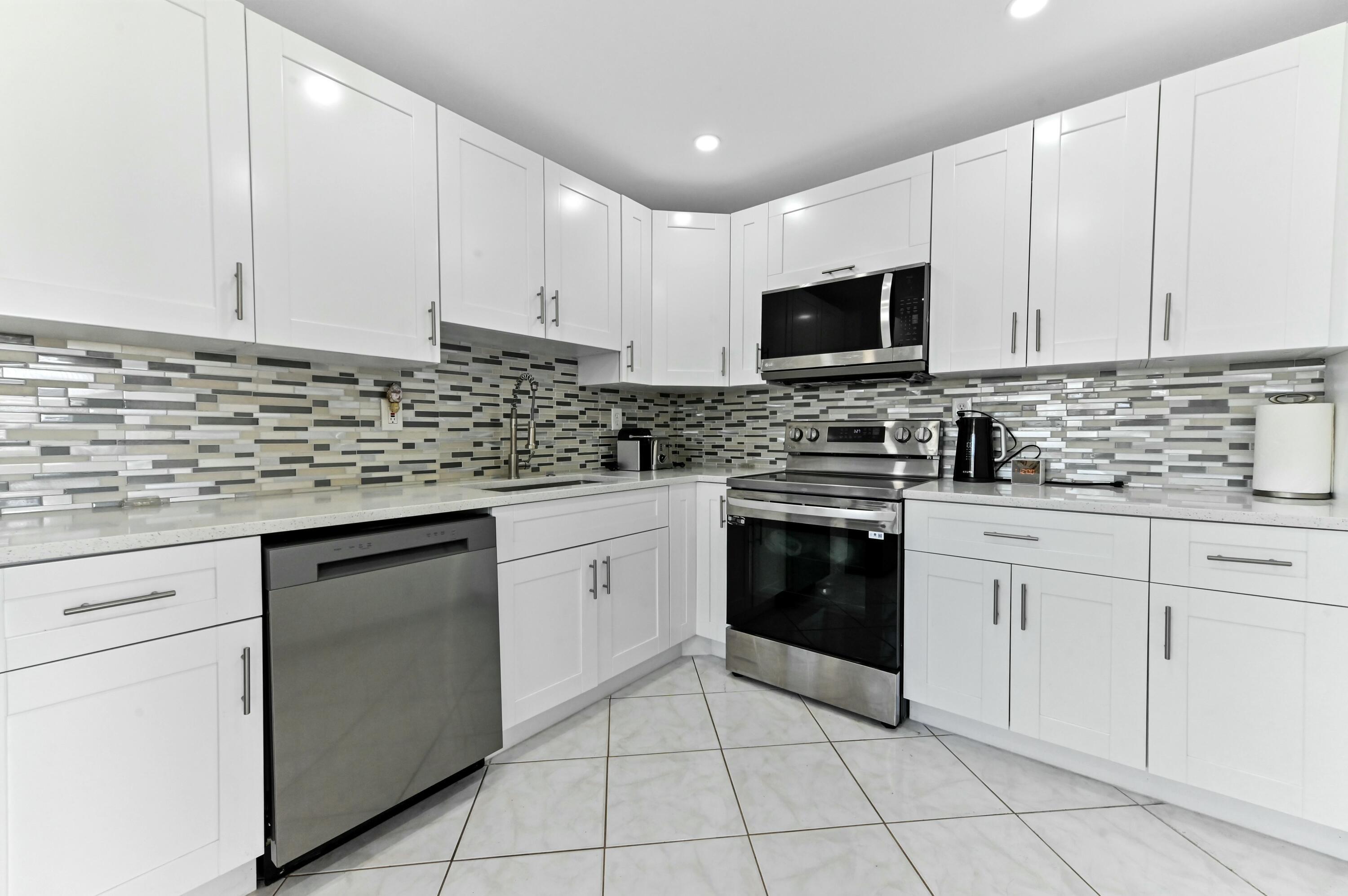 528 Burgundy K Avenue Property Photo 1
