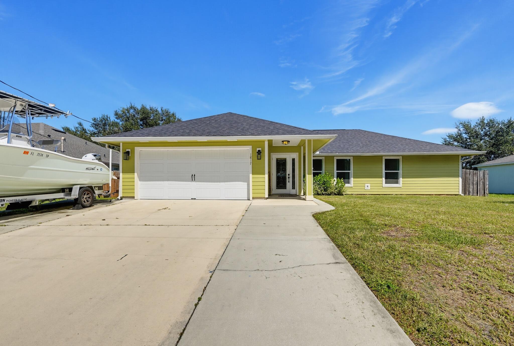1817 Sw Open View Drive Property Photo 1