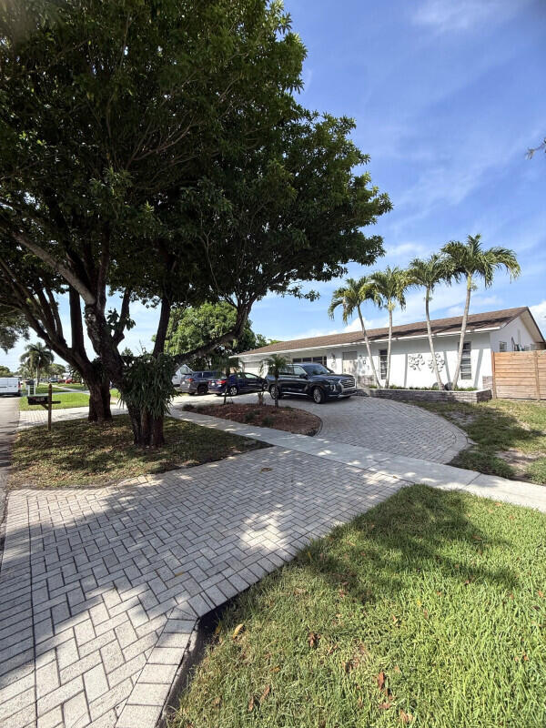 501 Nw 98th Avenue Property Photo 1