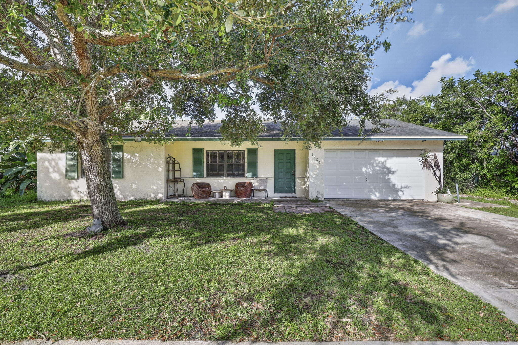 1209 Nw 8th Street Property Photo 1