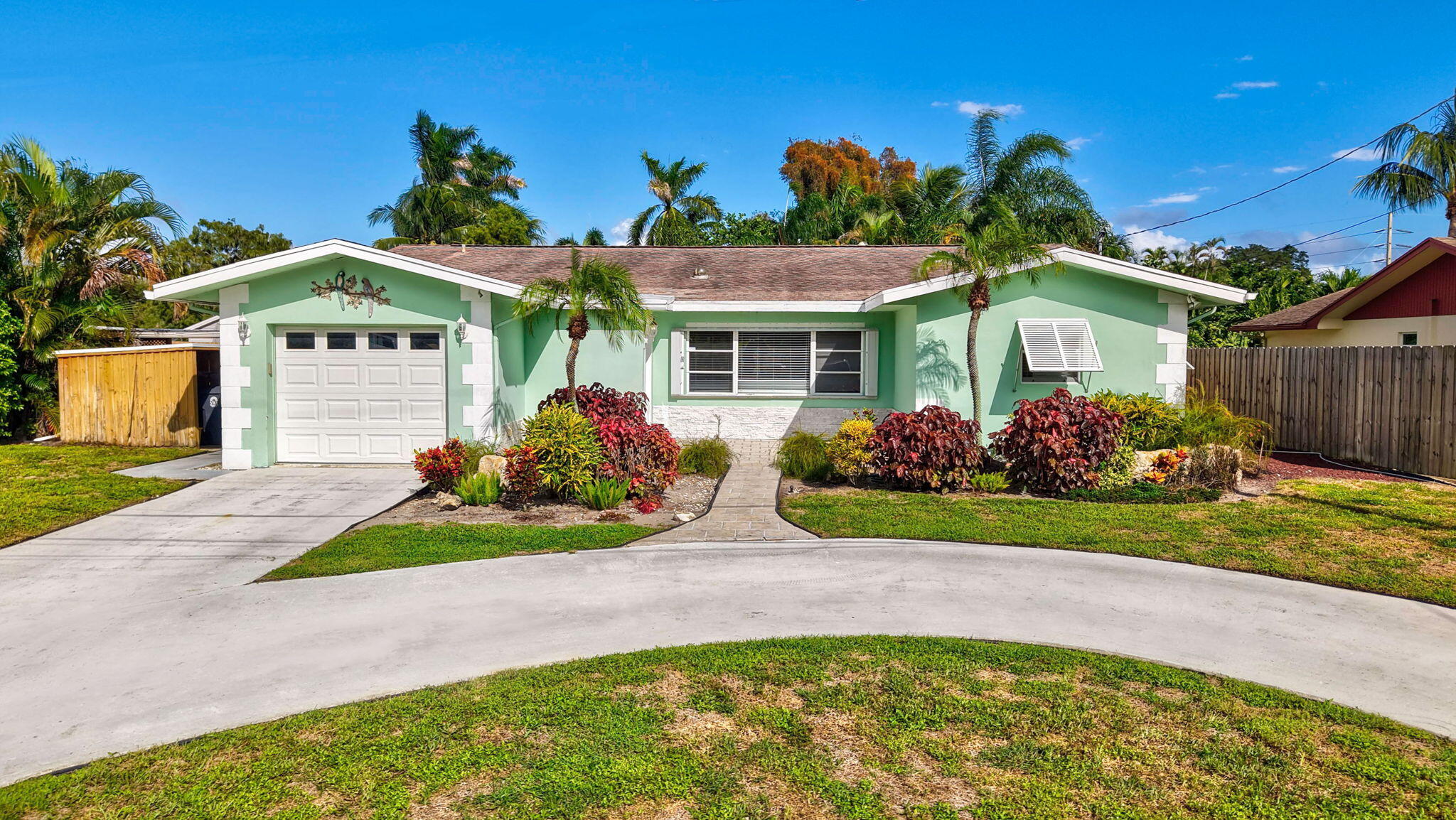 6880 Kingston Drive Property Photo 1
