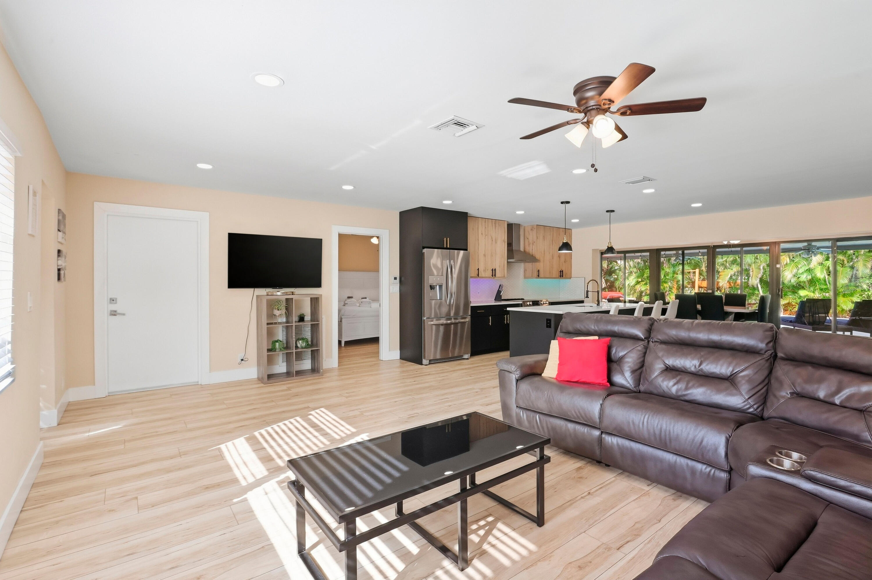 6880 Kingston Drive Property Photo 4