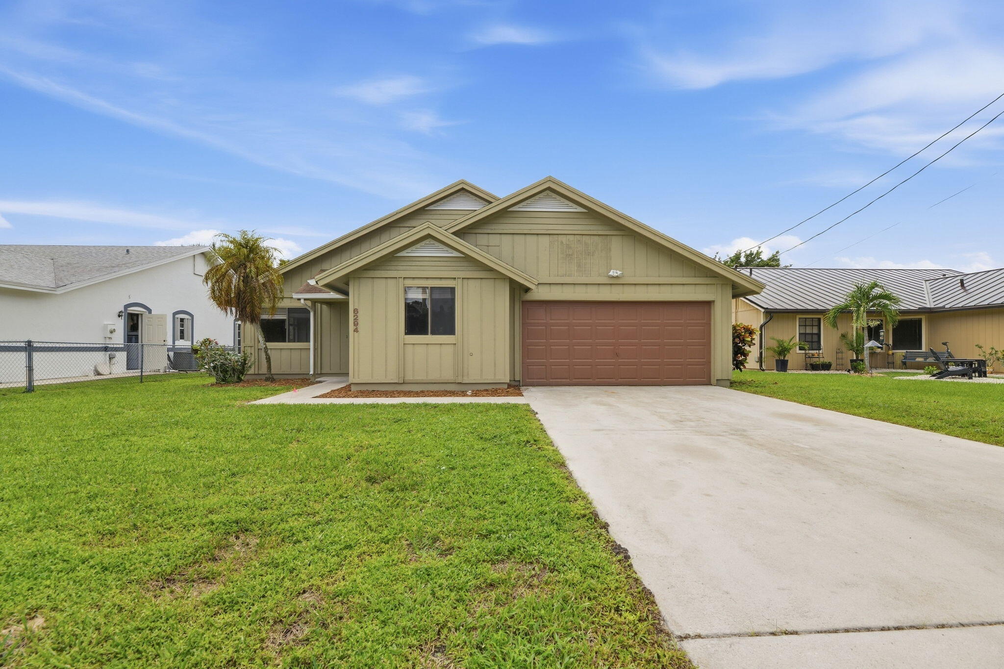 6294 Leslie Street Property Photo 1