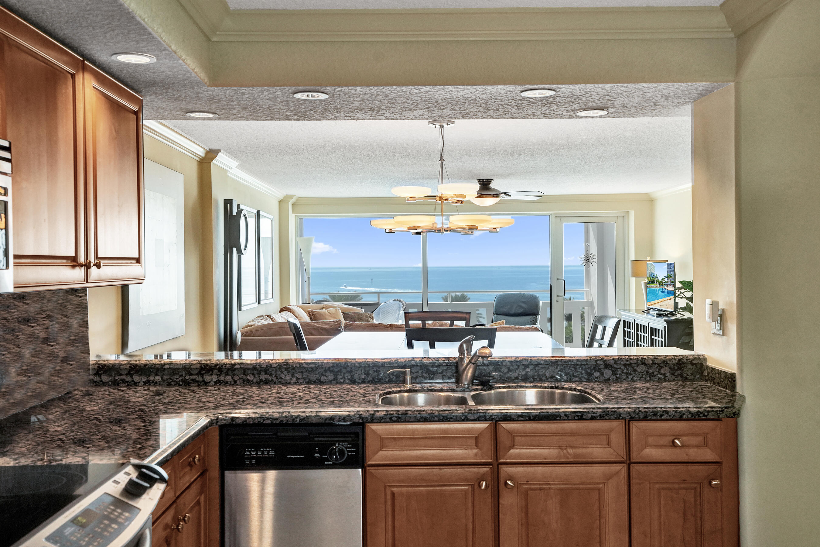 2000 S Ocean Drive 604 Property Photo 5