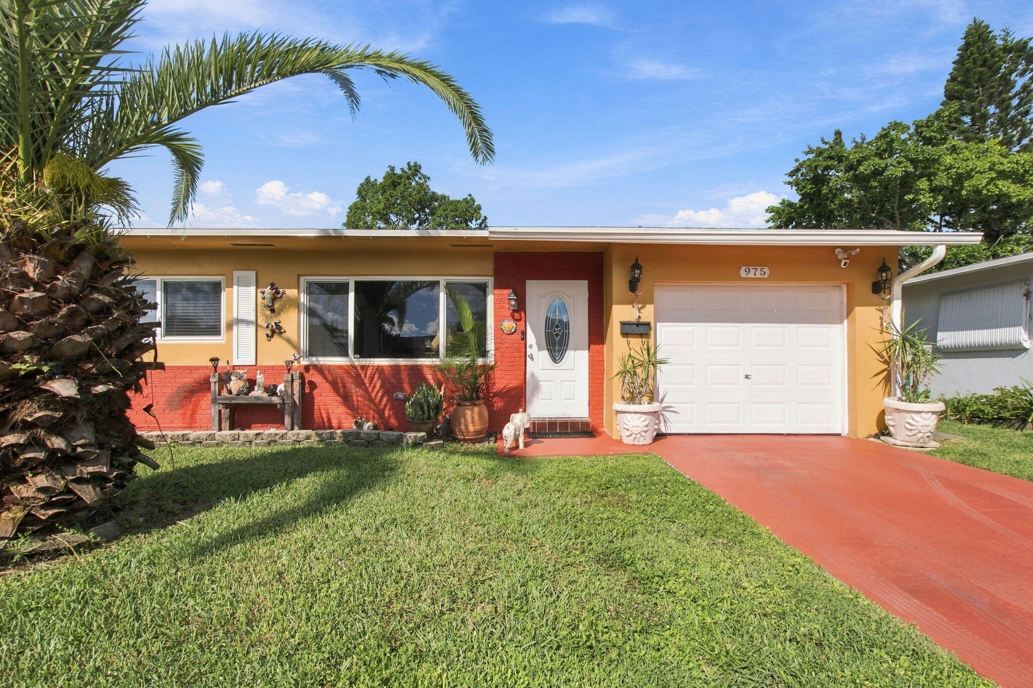 975 Nw 67th Avenue Property Photo 1