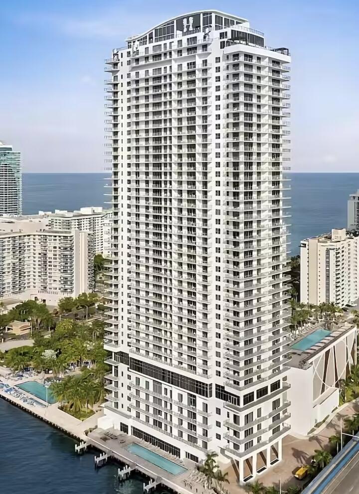 4010 S Ocean Drive R1007 Property Photo 1