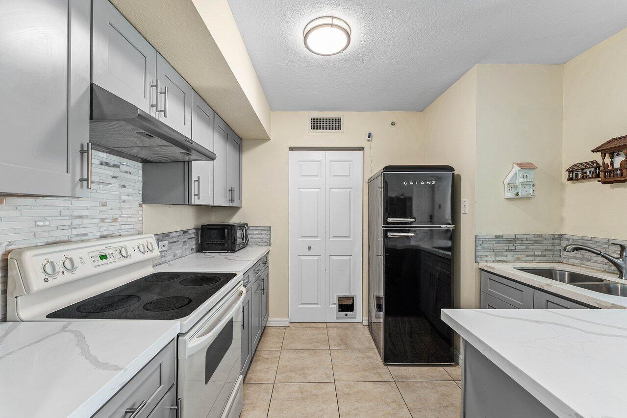 603 Villa Circle Property Photo 7