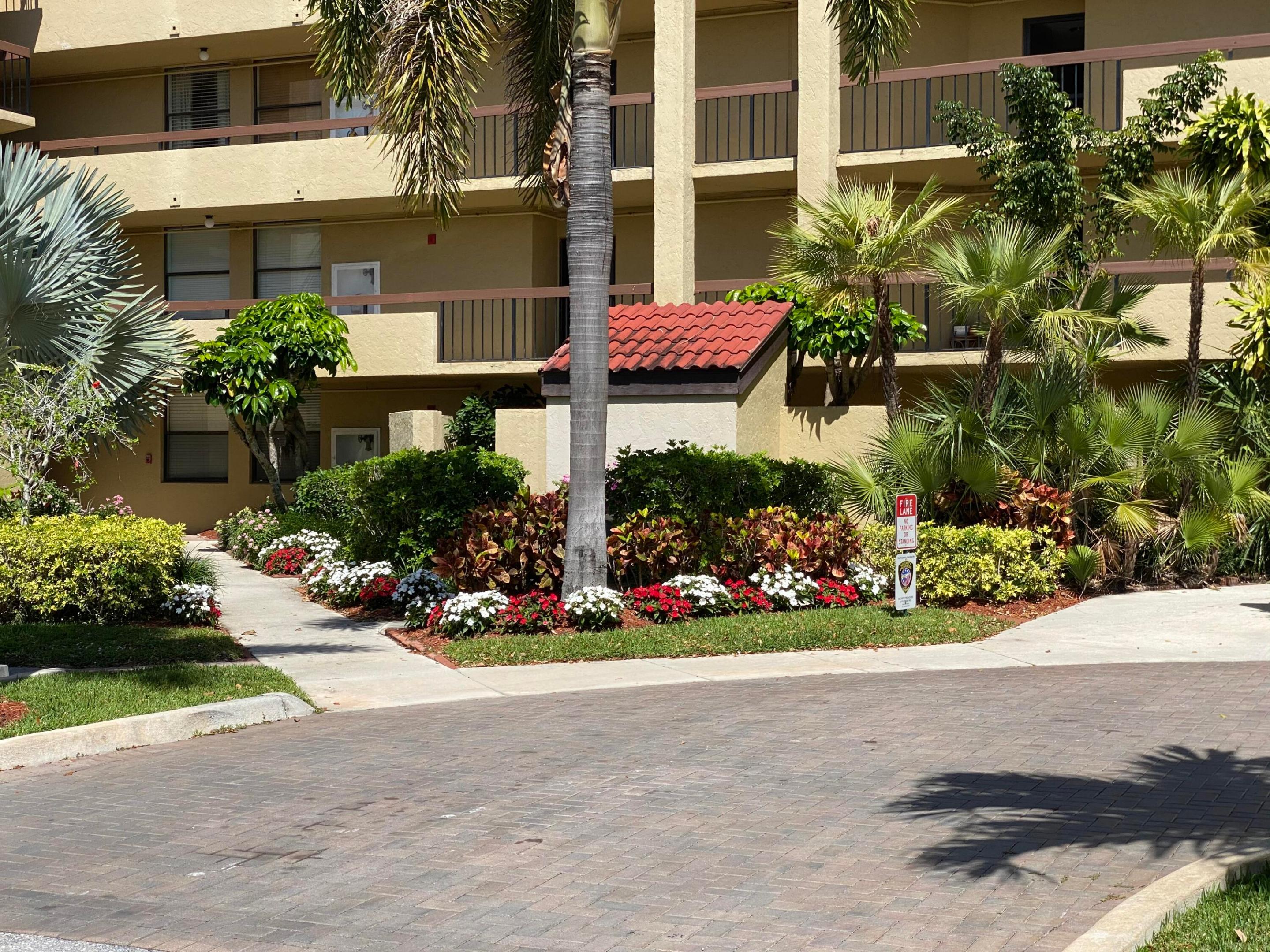 825 Egret Circle 103 Property Photo 32