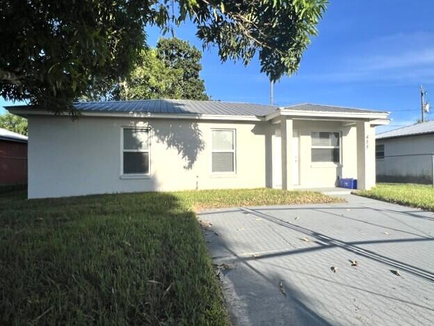 488 E Jordan Boulevard Property Photo 1