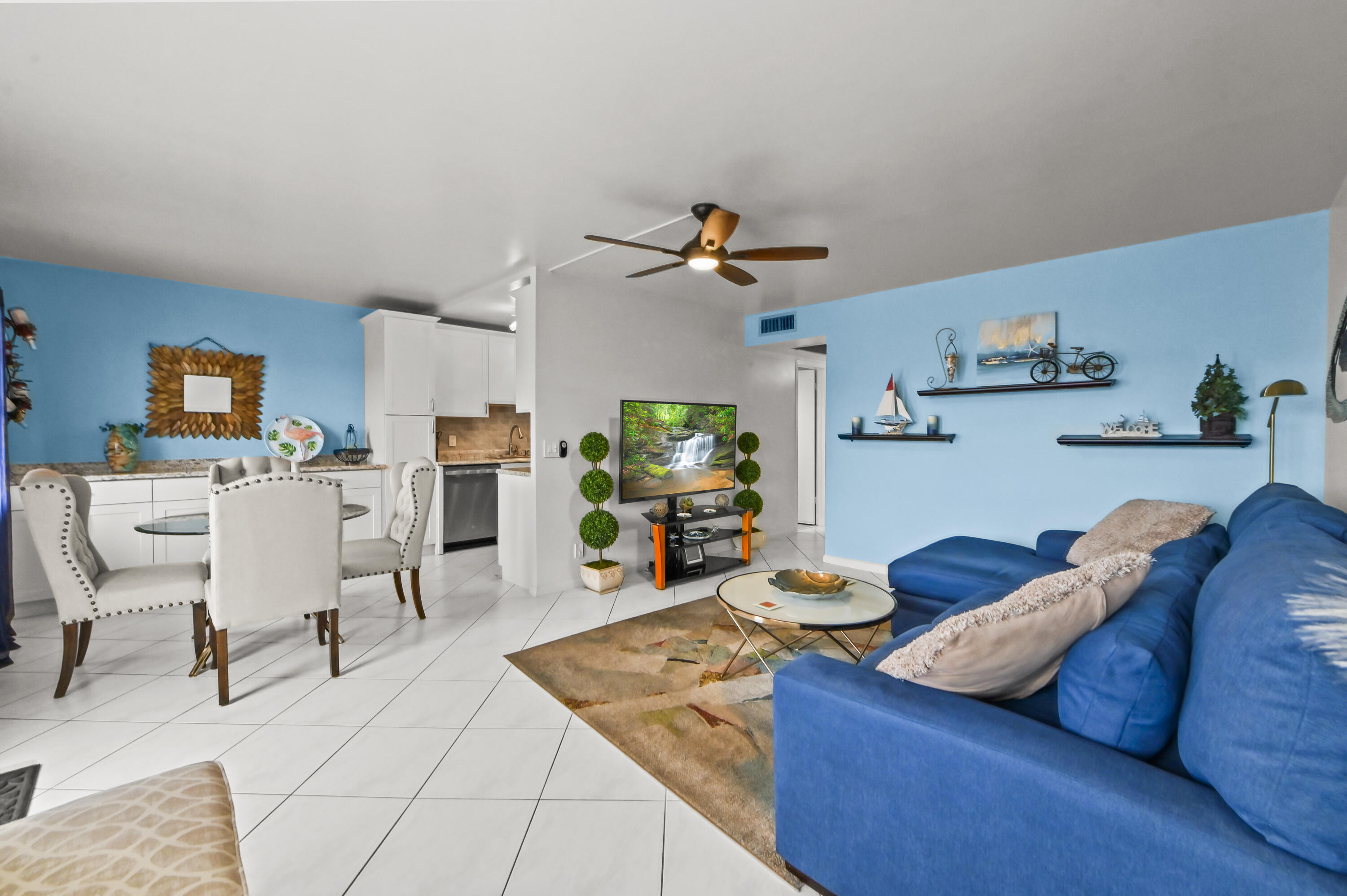 3026 Cornwall B Property Photo 4