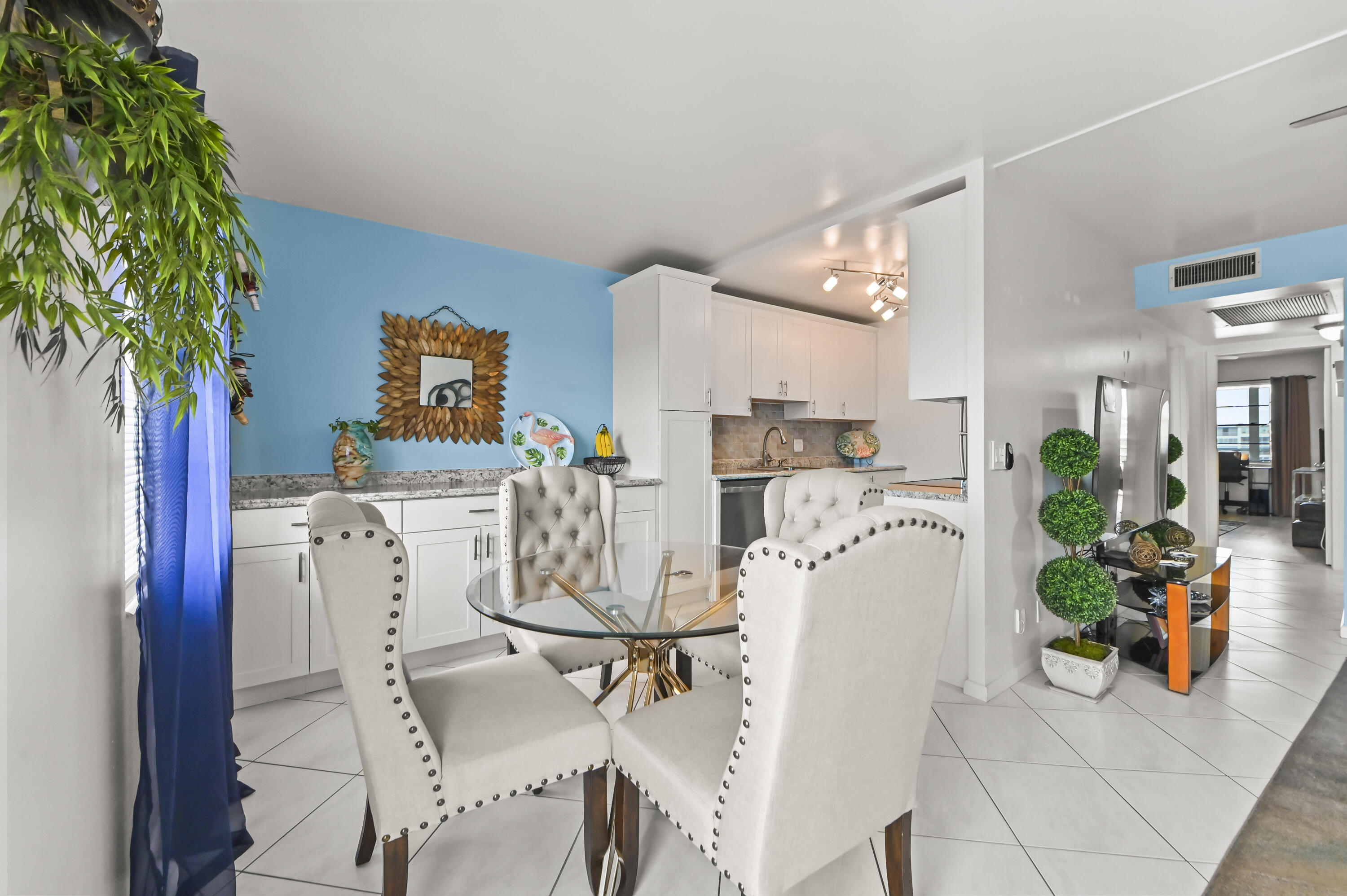 3026 Cornwall B Property Photo 6