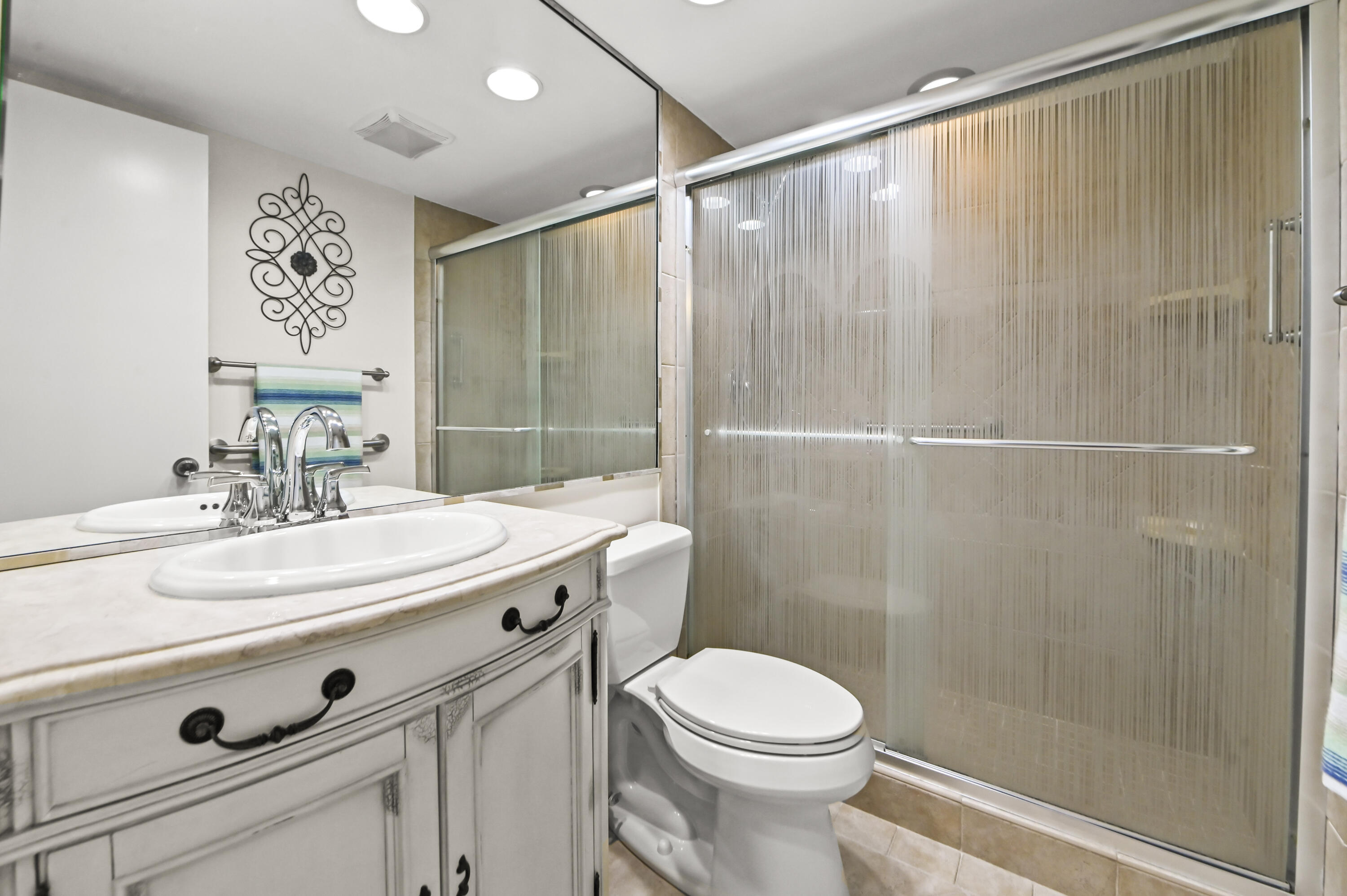 3026 Cornwall B Property Photo 9