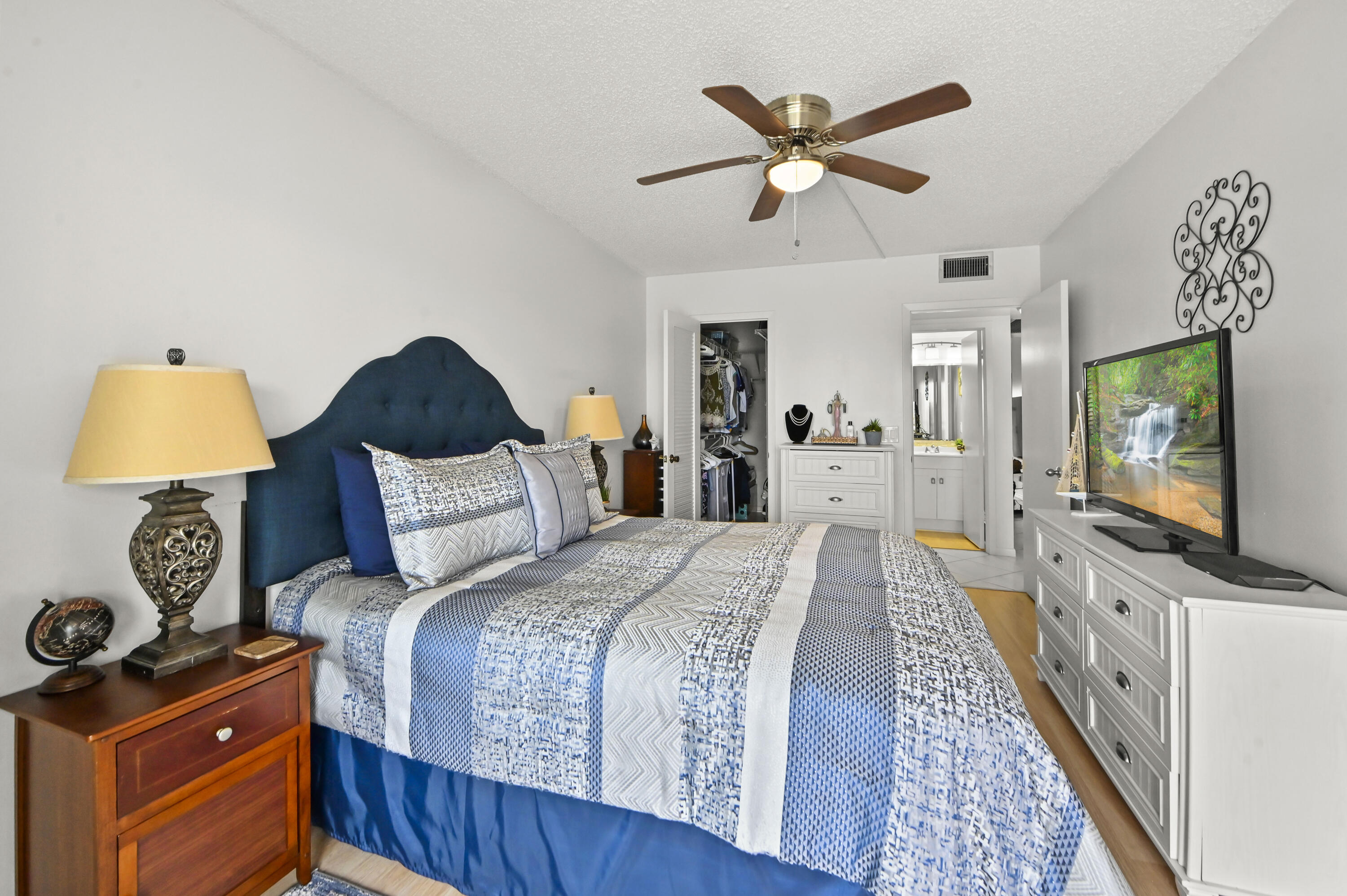 3026 Cornwall B Property Photo 11