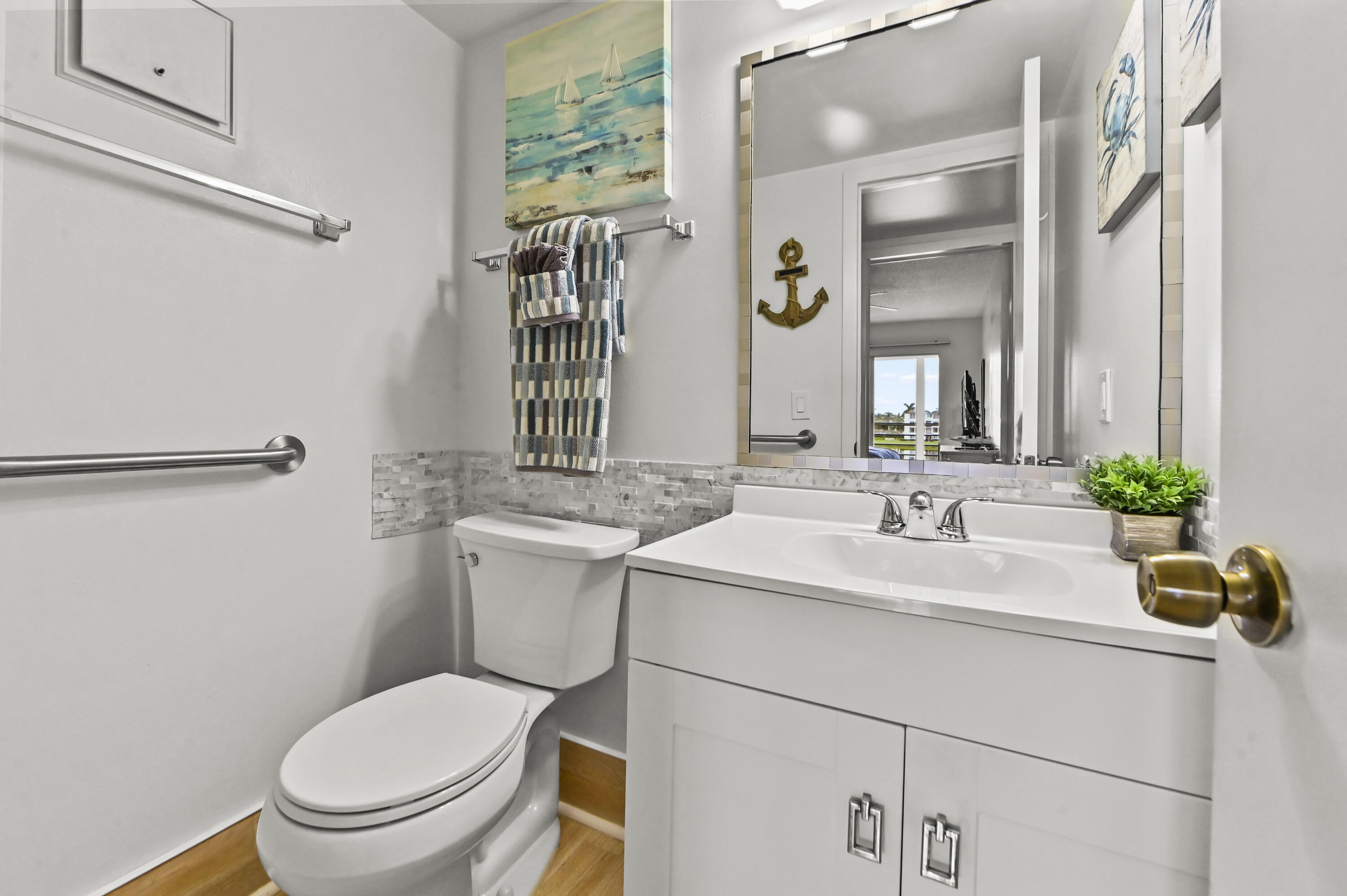 3026 Cornwall B Property Photo 12