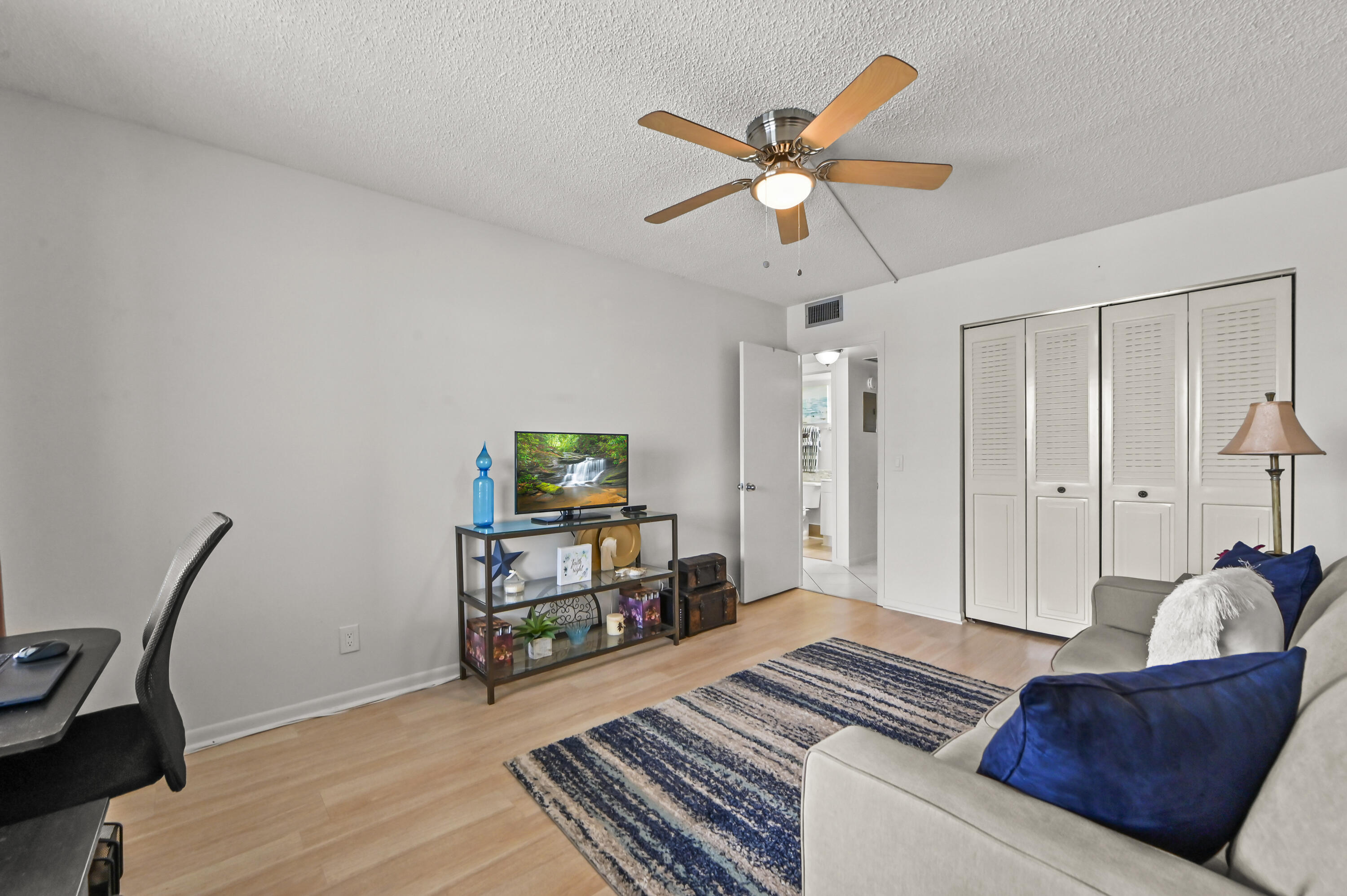 3026 Cornwall B Property Photo 14