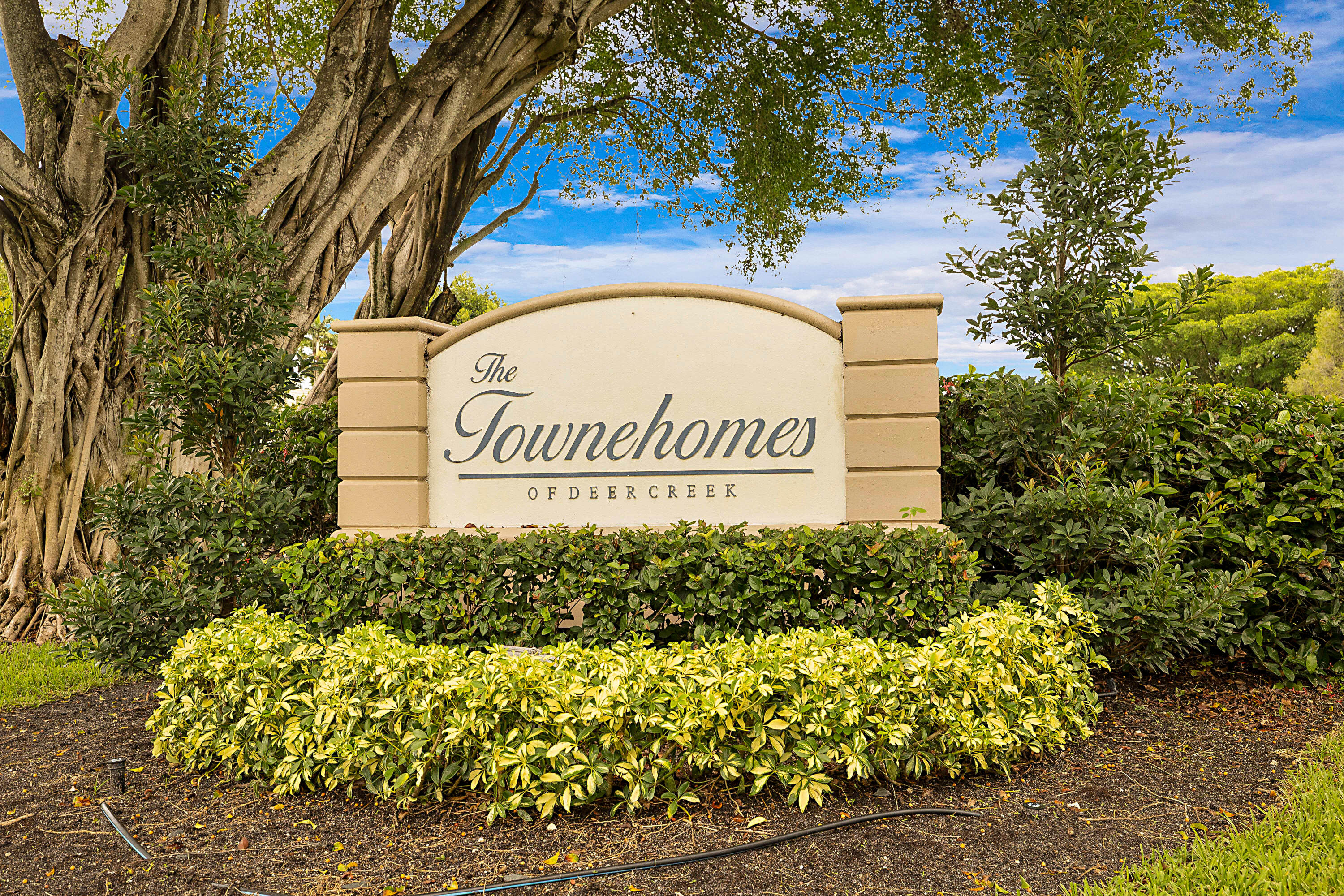702 DEER CREEK NORTH SHORE Drive Property Photo 1