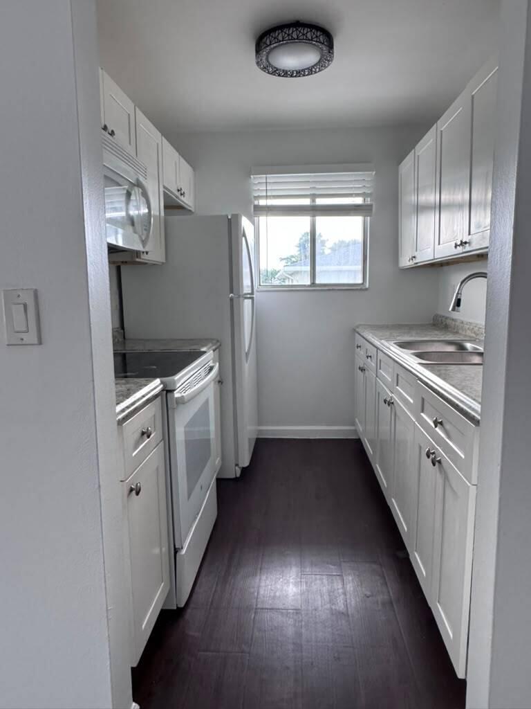 113 E Tiffany Drive 4 Property Photo 3