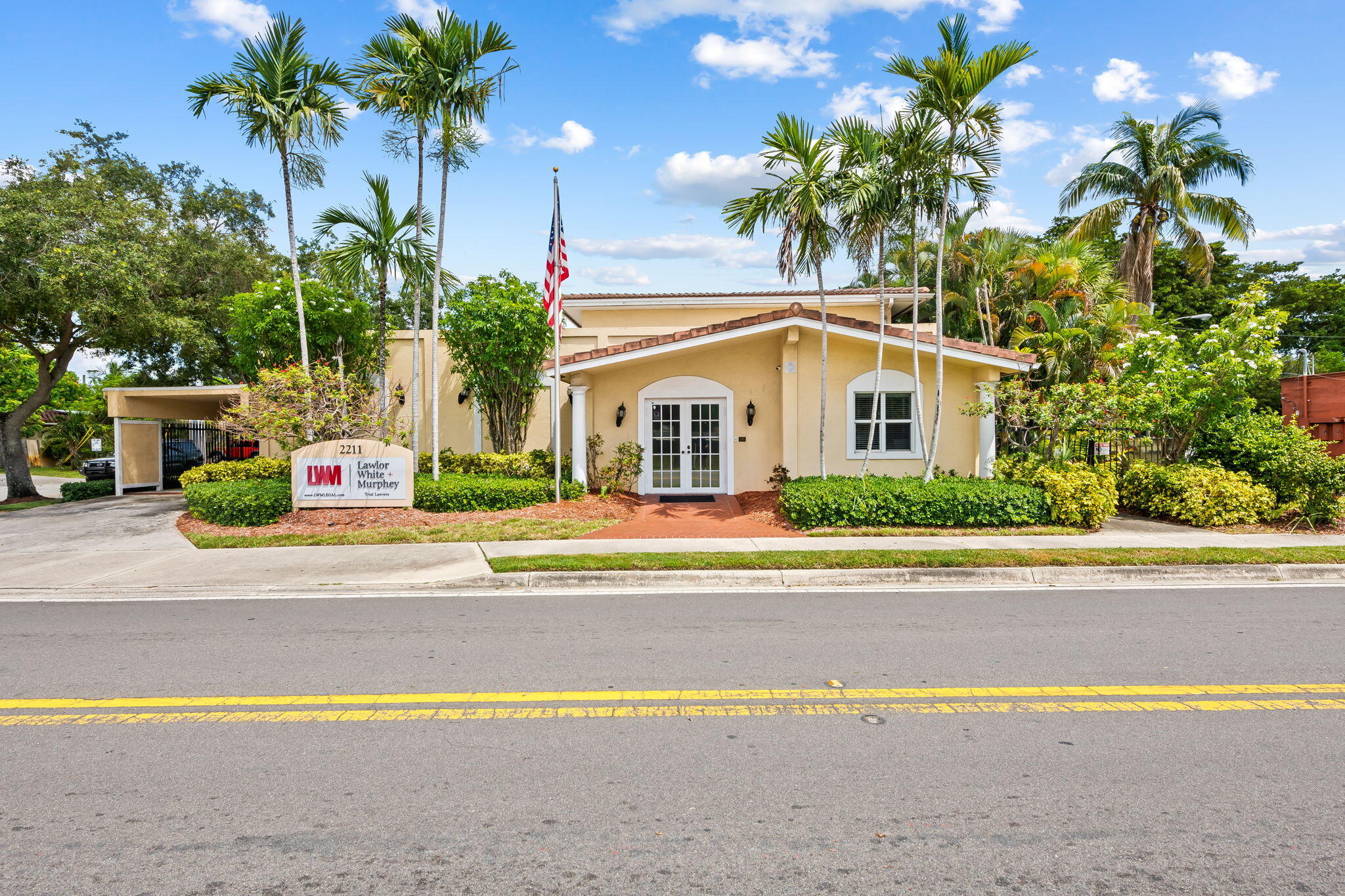 2211 Davie Blvd Property Photo 3
