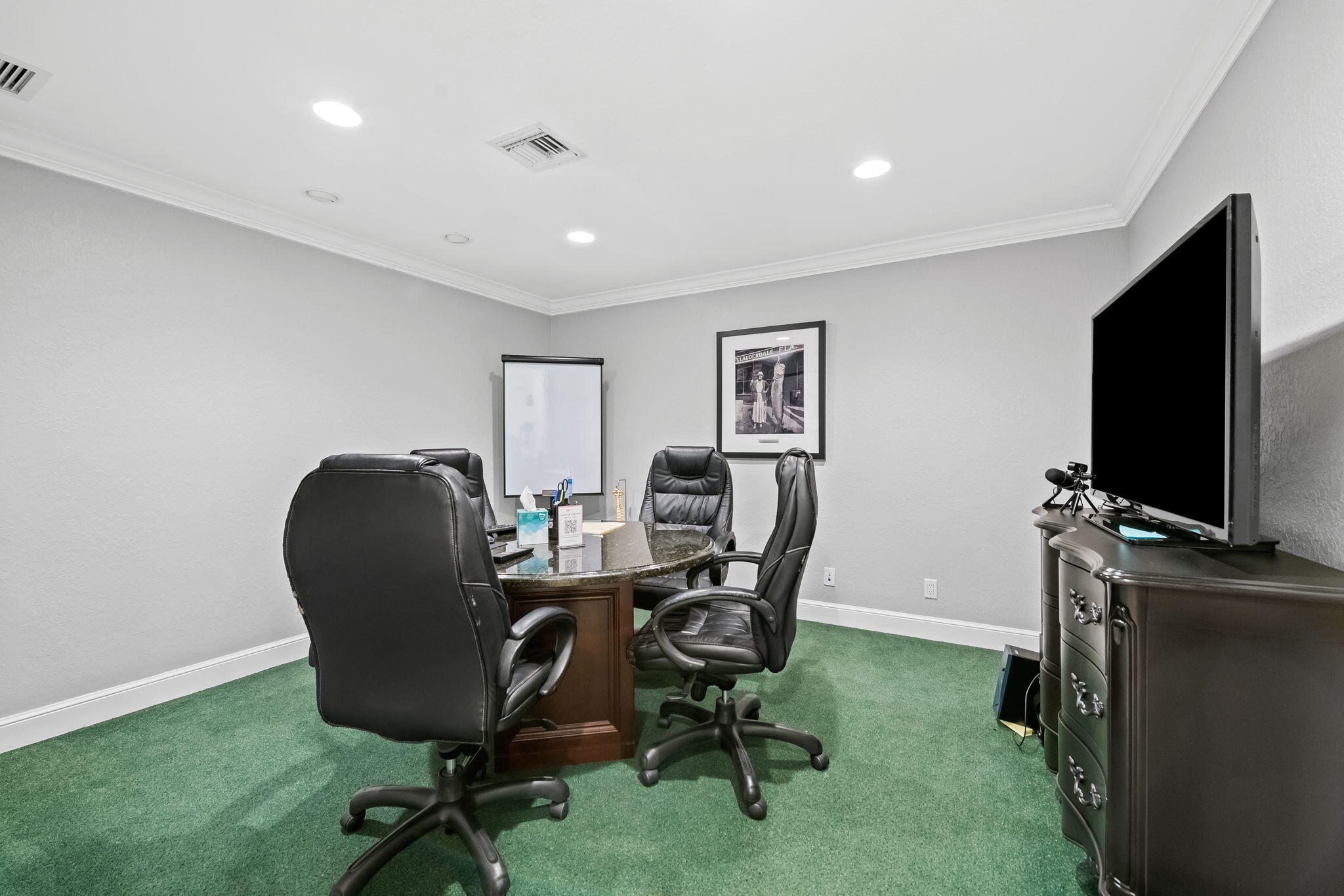 2211 Davie Blvd Property Photo 9
