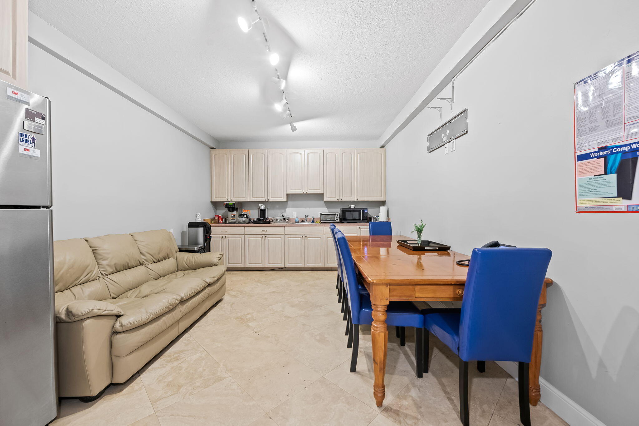 2211 Davie Blvd Property Photo 13