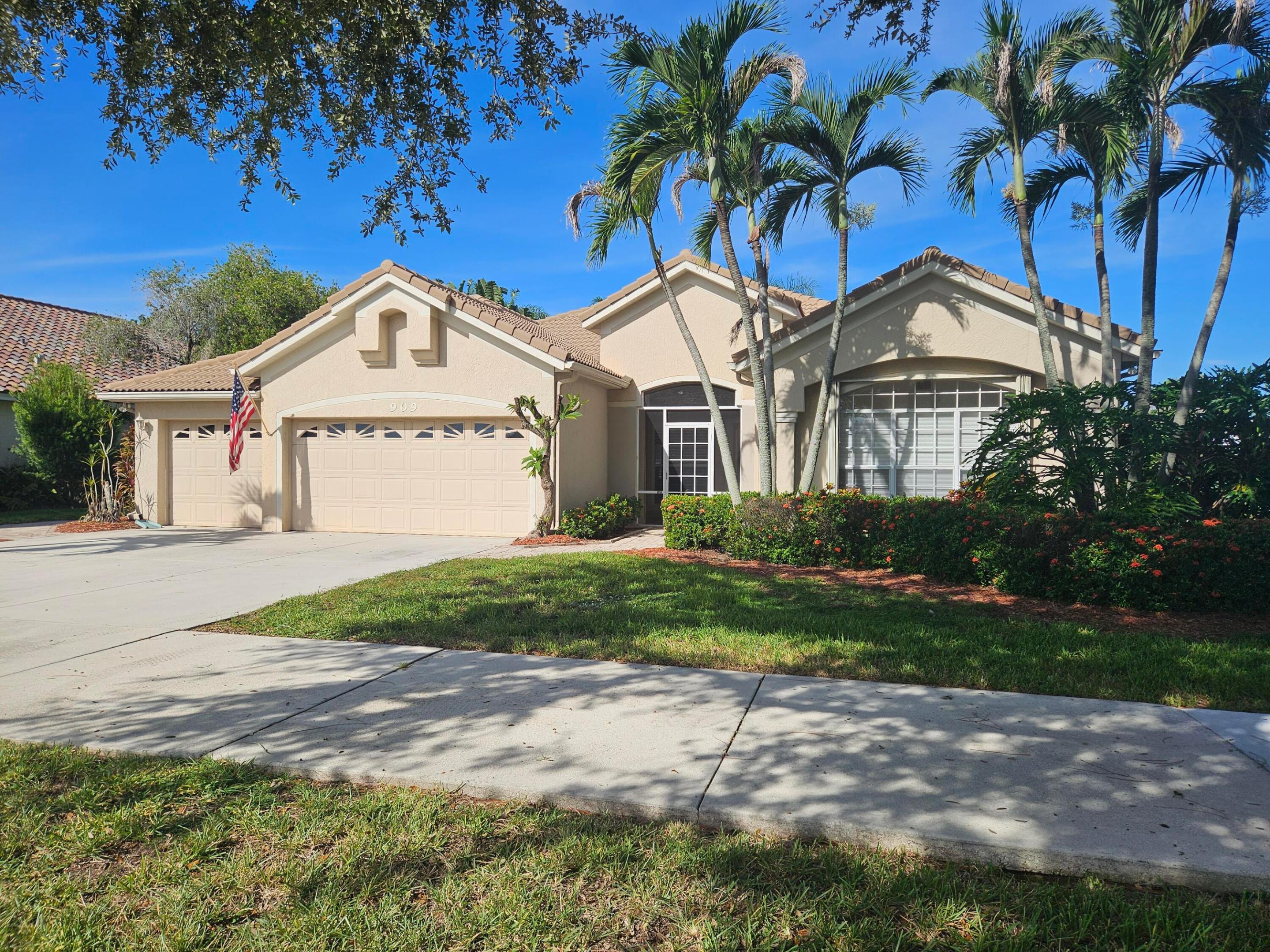 909 Sw Lake Charles Circle Property Photo 1