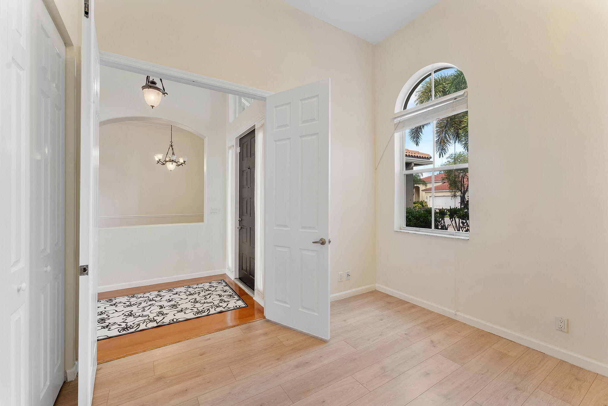 6929 Finamore Circle Property Photo 3