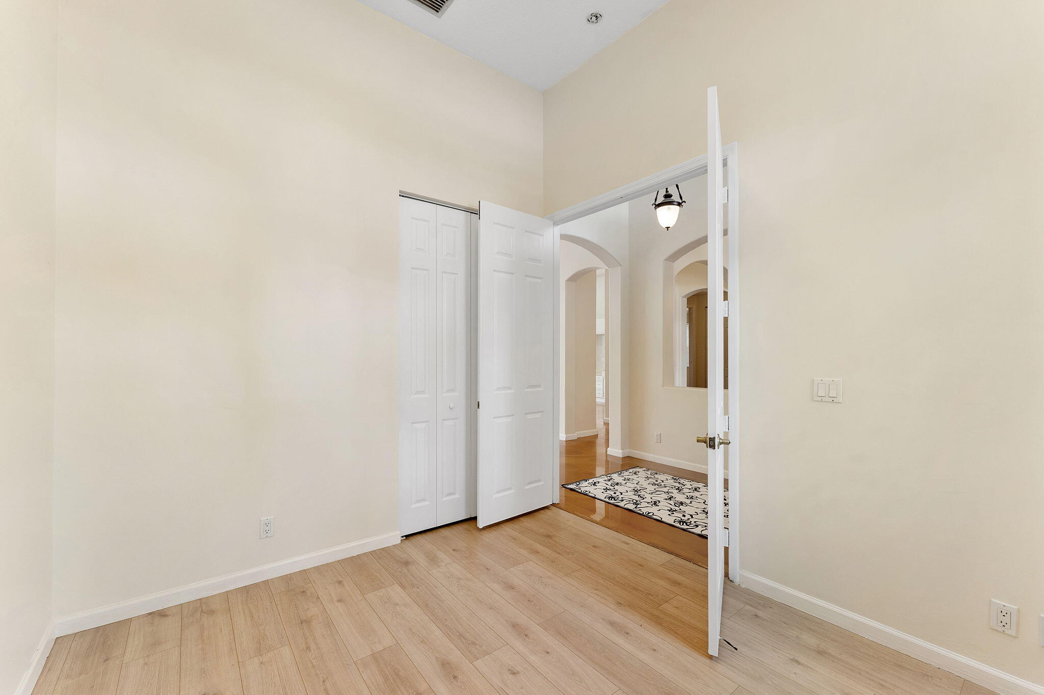 6929 Finamore Circle Property Photo 4