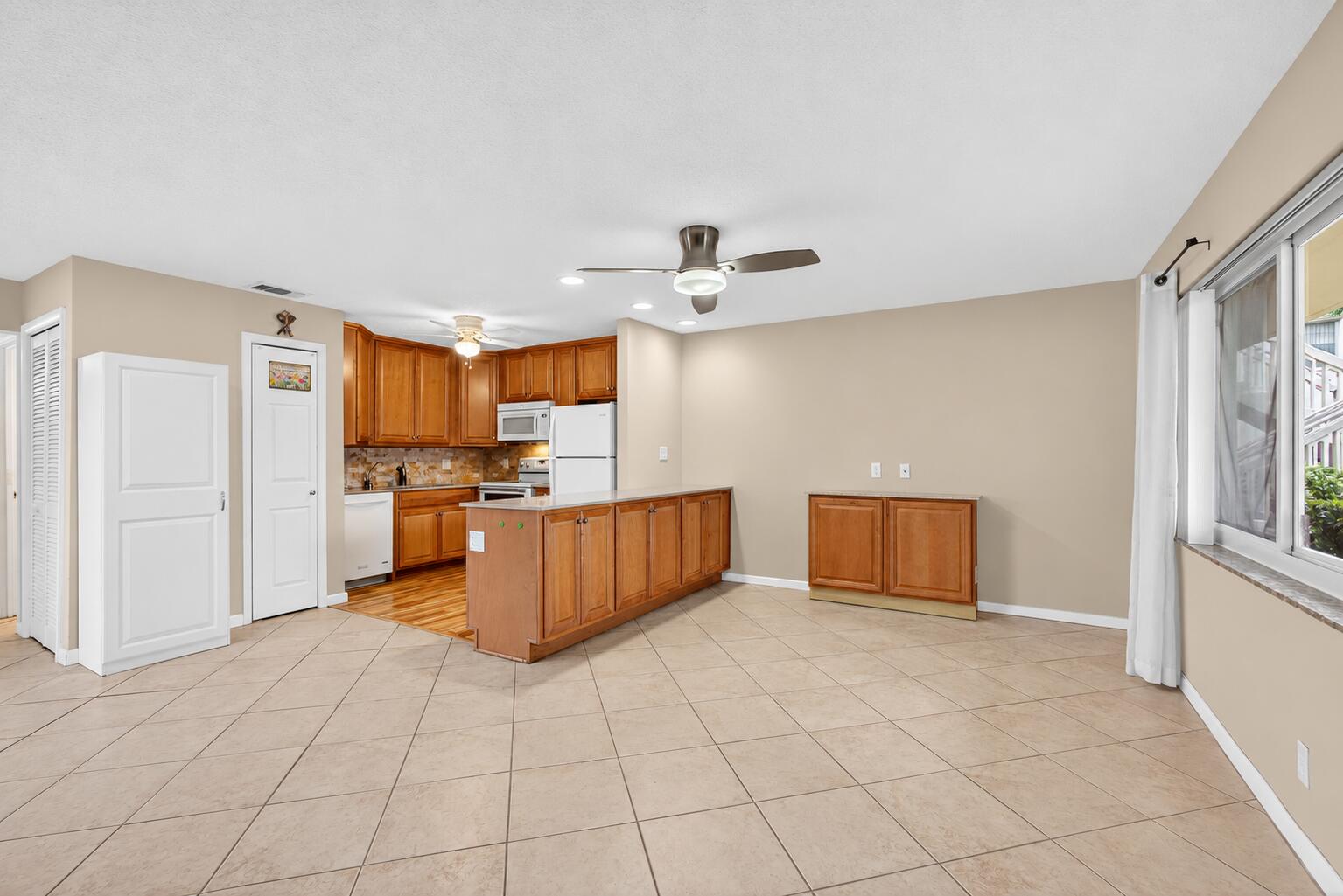 221 Coventry J Property Photo 1