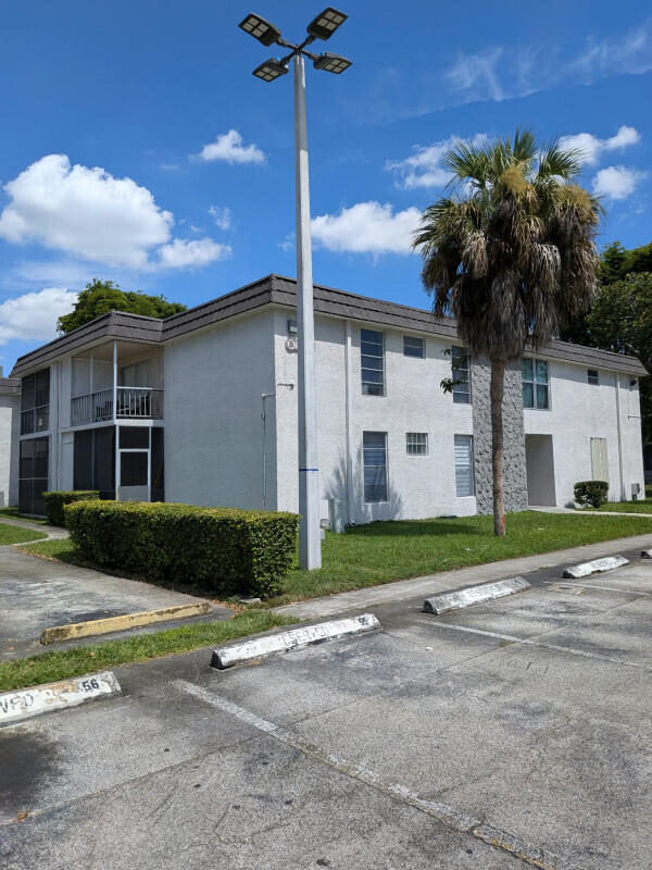 10361 N Kendall Drive B8 Property Photo 1