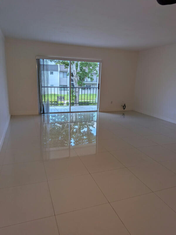 10361 N Kendall Drive B8 Property Photo 3