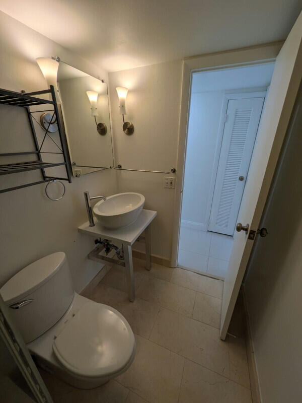 10361 N Kendall Drive B8 Property Photo 12