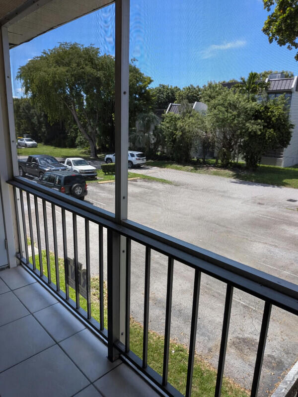 10361 N Kendall Drive B8 Property Photo 16