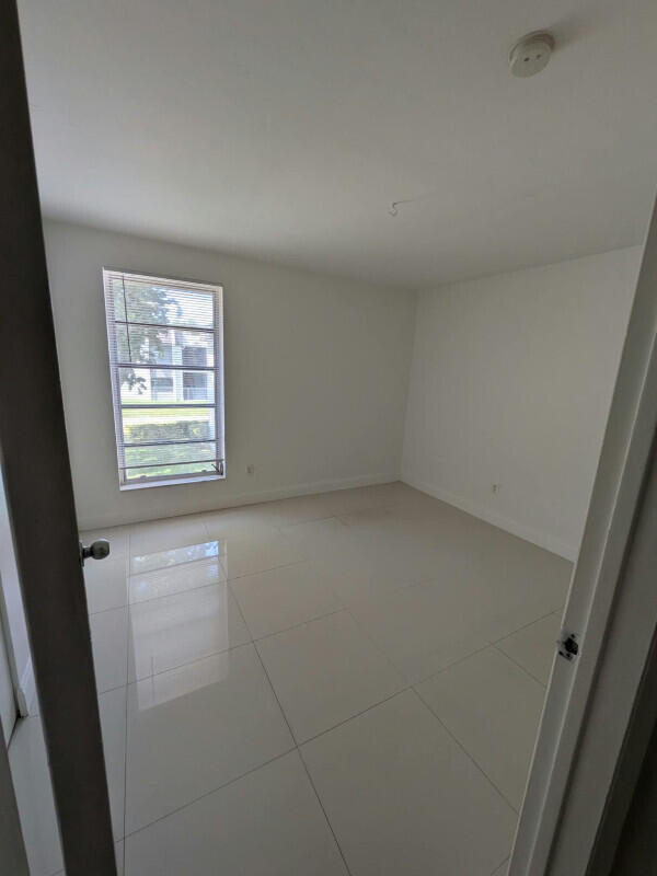 10361 N Kendall Drive B8 Property Photo 17