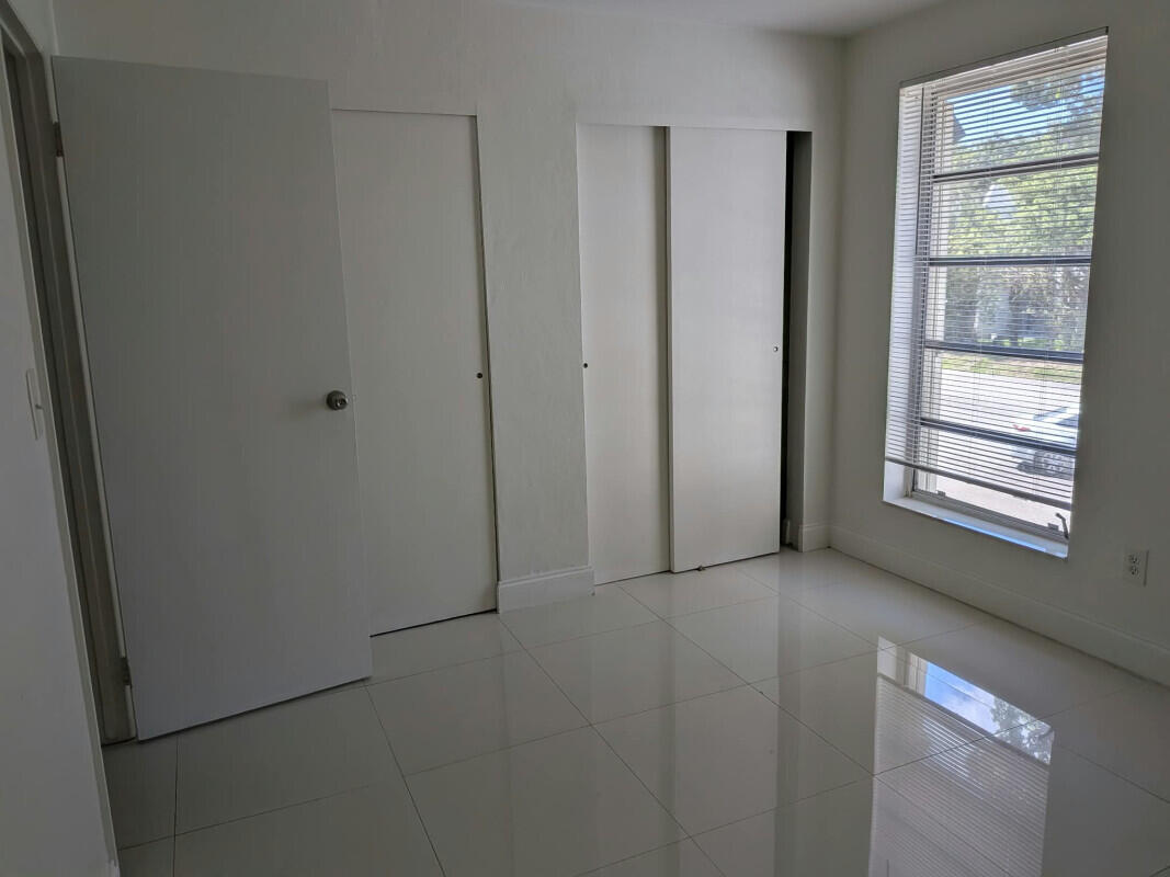 10361 N Kendall Drive B8 Property Photo 20