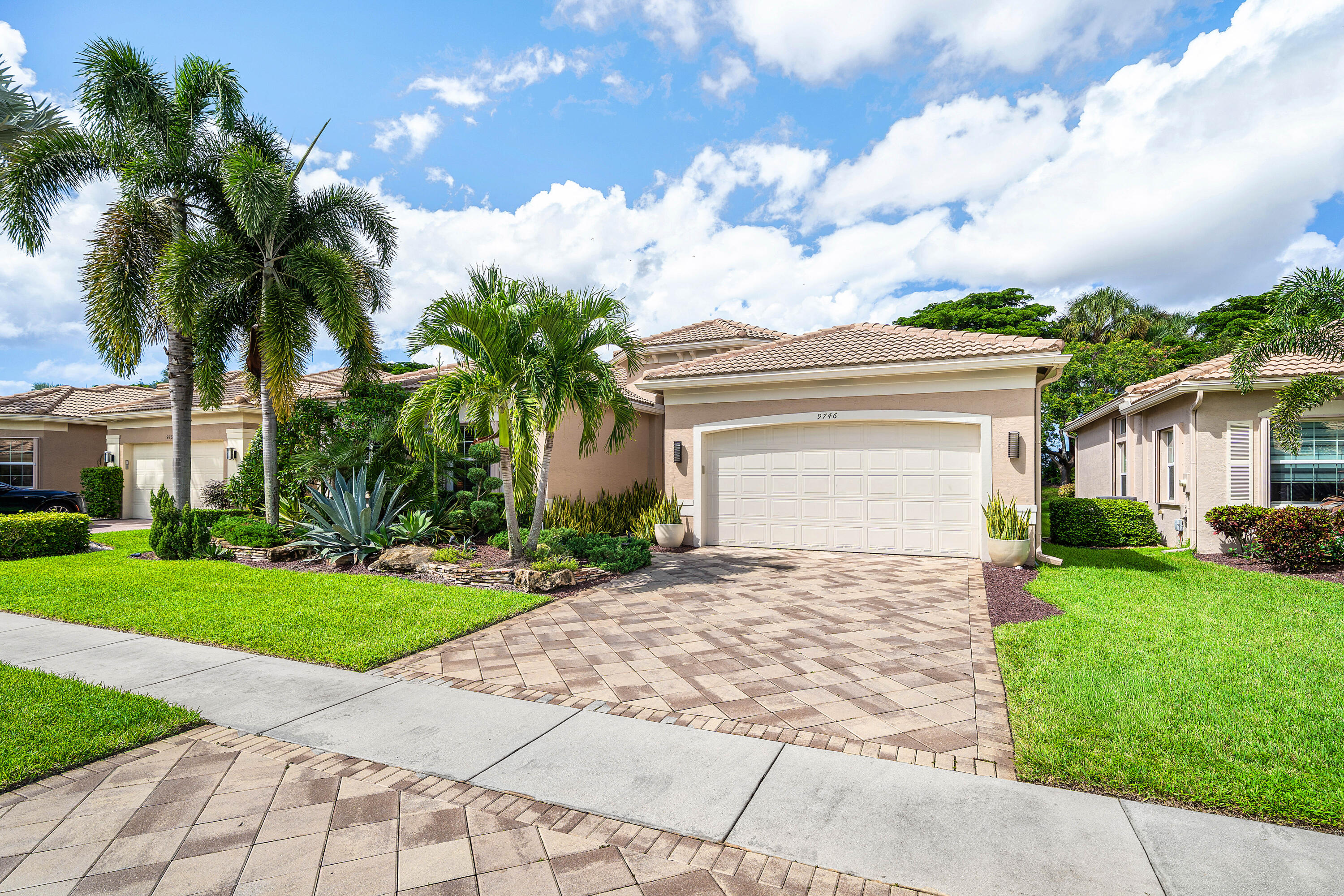 9746 Dovetree Isle Drive Property Photo 1