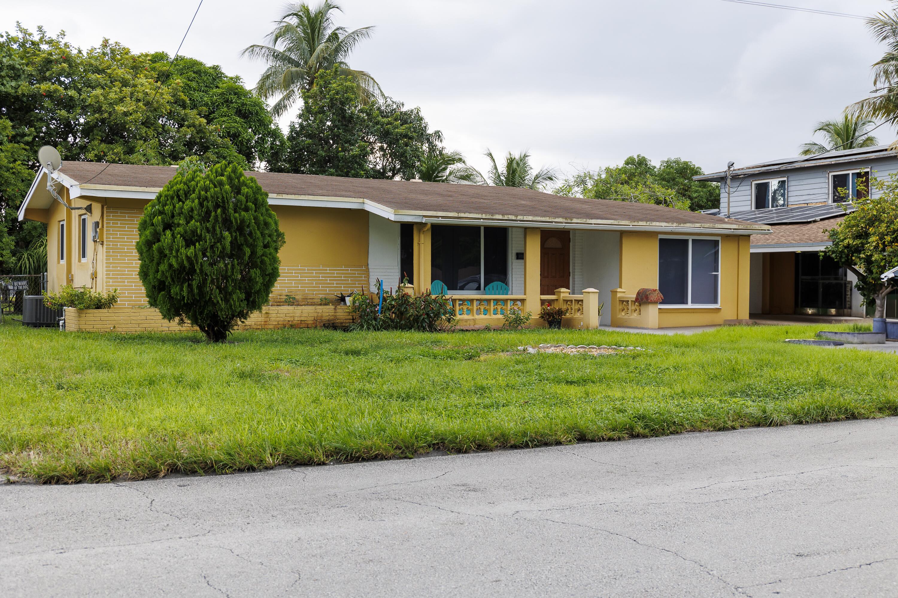 7654 Granada Boulevard Property Photo 1
