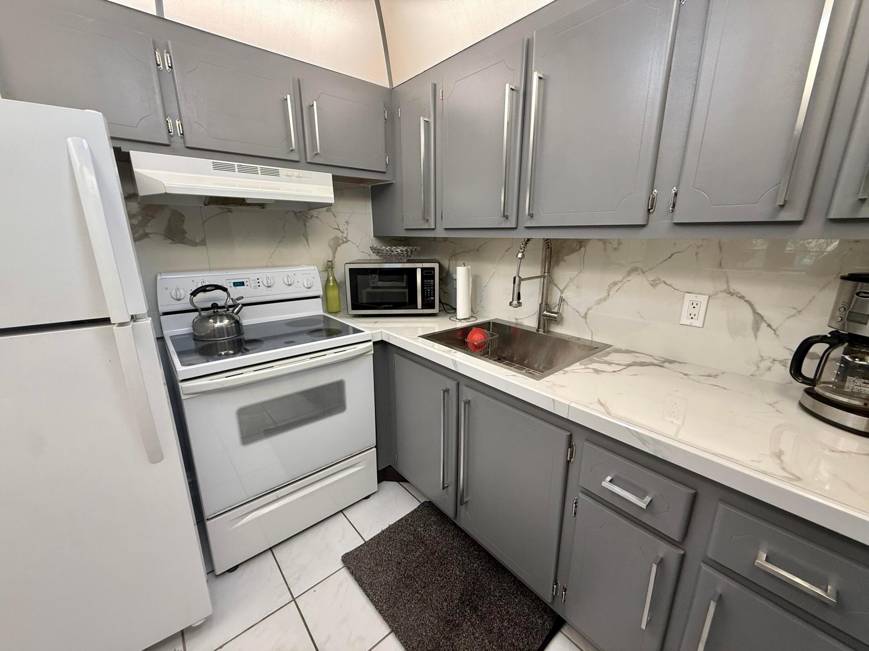 18 Markham A Property Photo 6