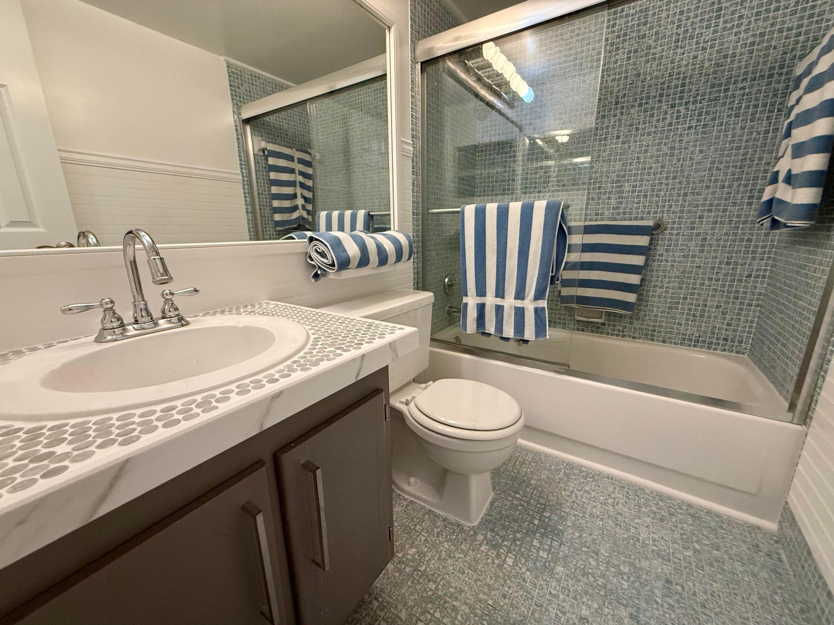 18 Markham A Property Photo 10