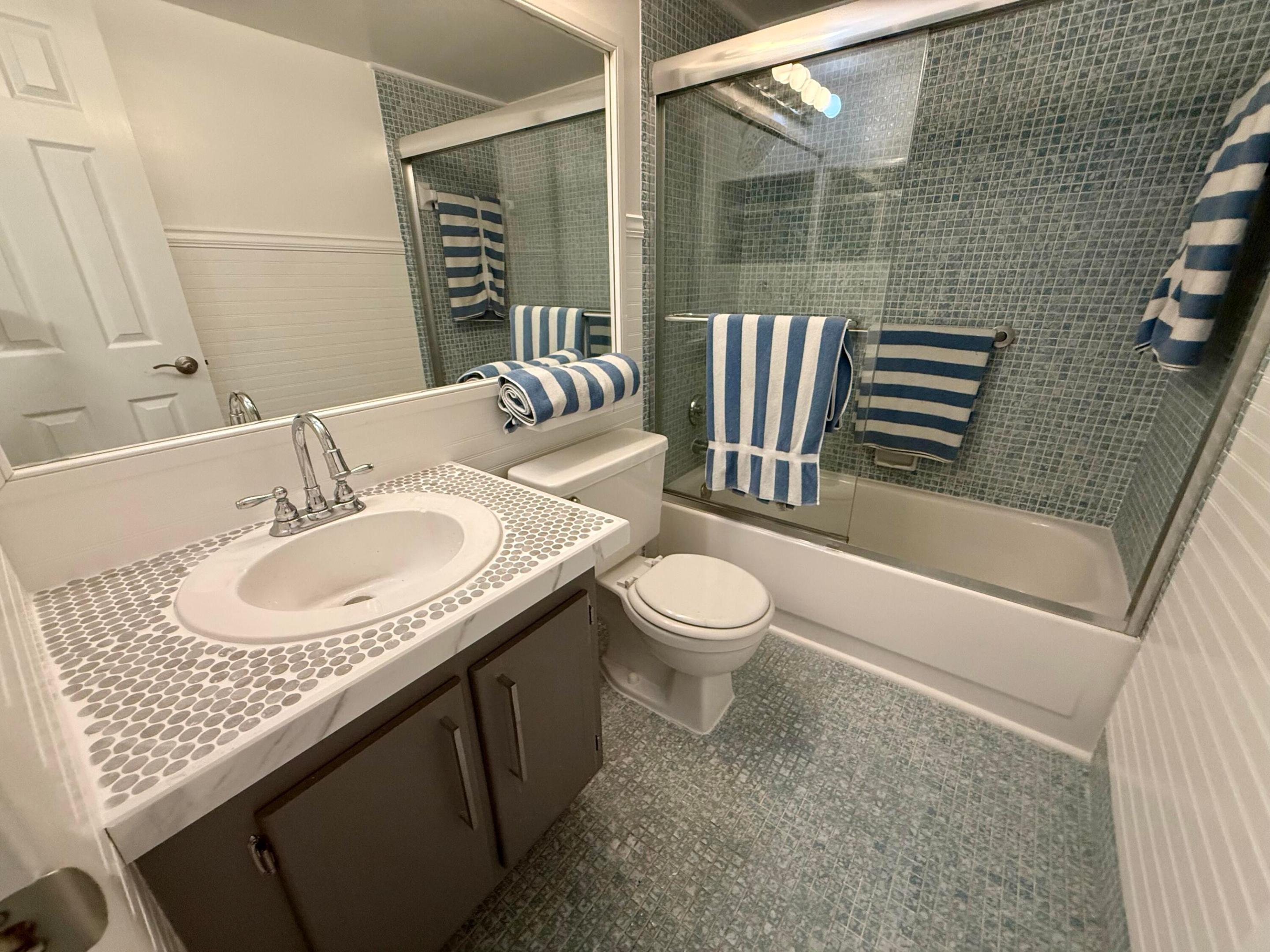 18 Markham A Property Photo 11