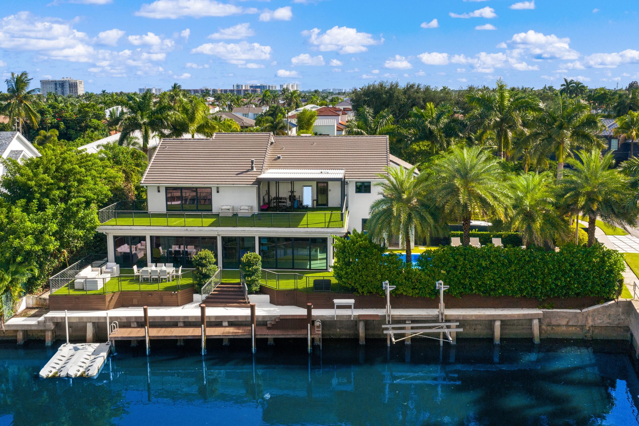 737 Ne Boca Bay Colony Drive Property Photo 1