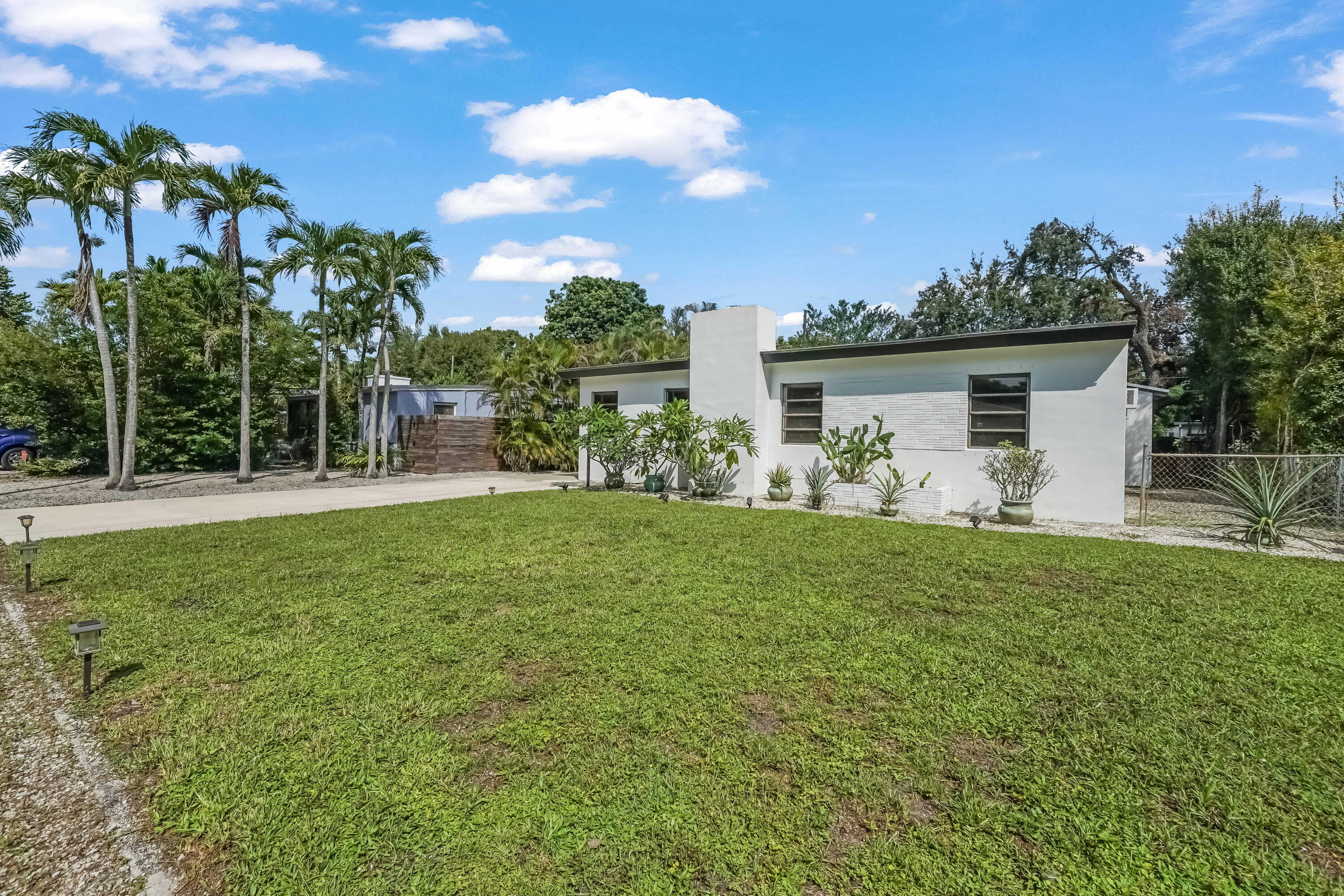 1717 Sw 14th Street Property Photo 3