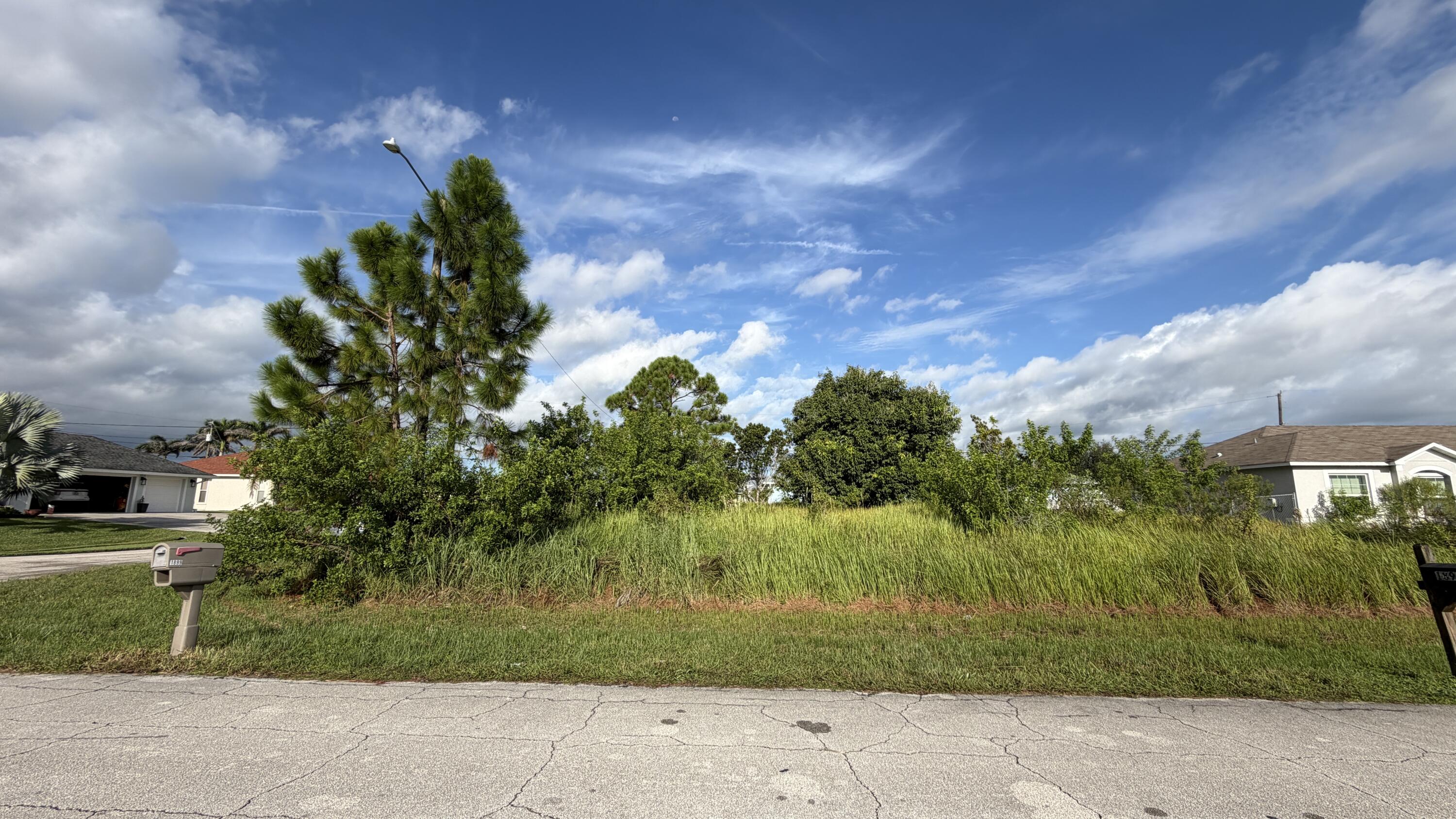 1892 Sw Lewis Street Property Photo 2