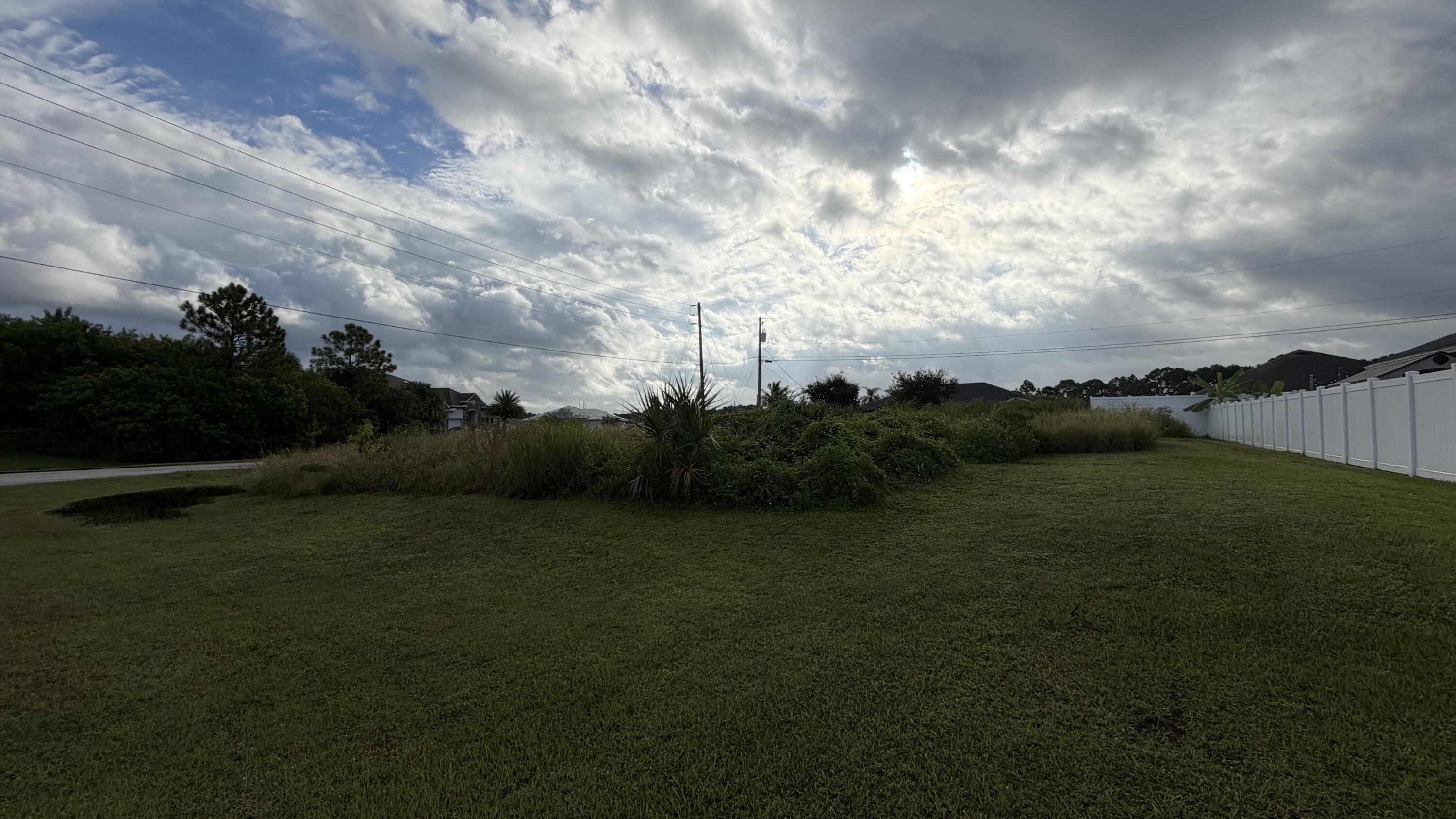 1901 SW GUERNSEY Street Property Photo 1