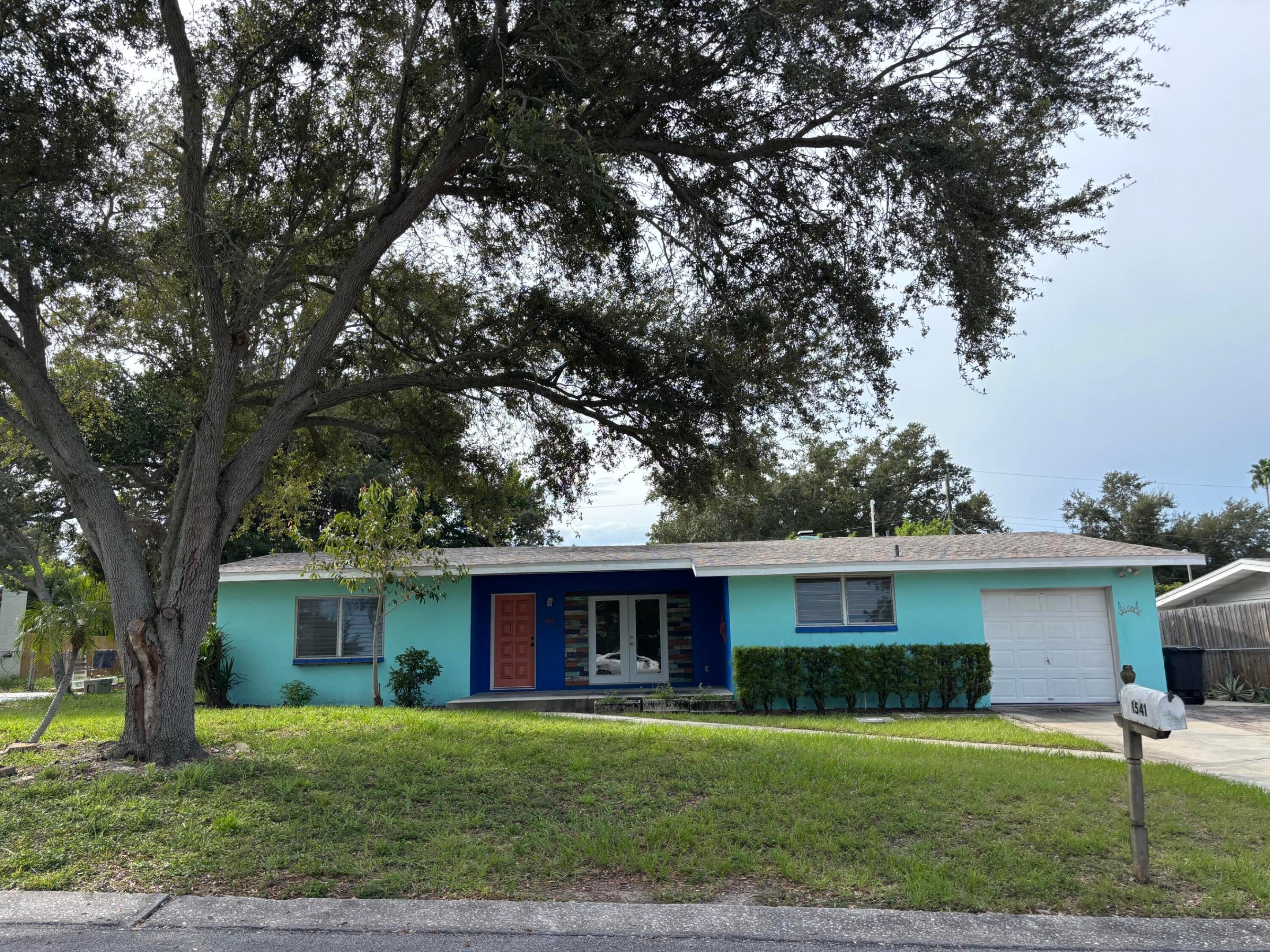 1541 Bonair Street Property Photo 1